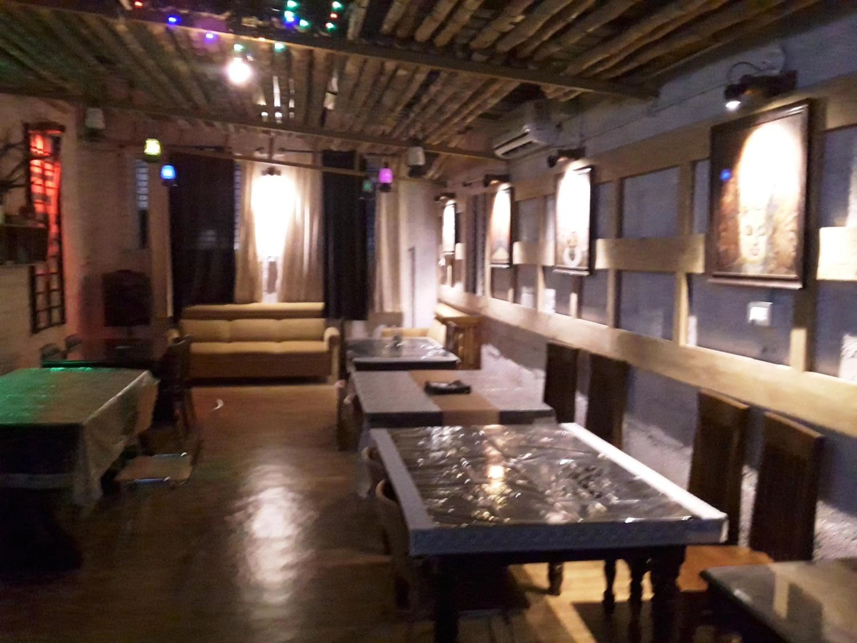 Restaurant/places to eat in Hotel Mudra Midtown