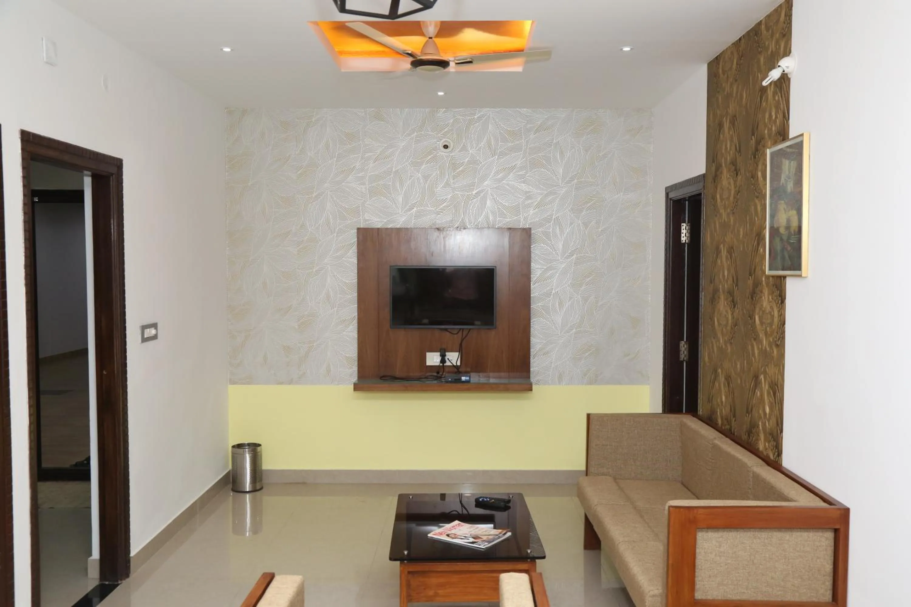 TV and multimedia in Hotel Mudra Midtown