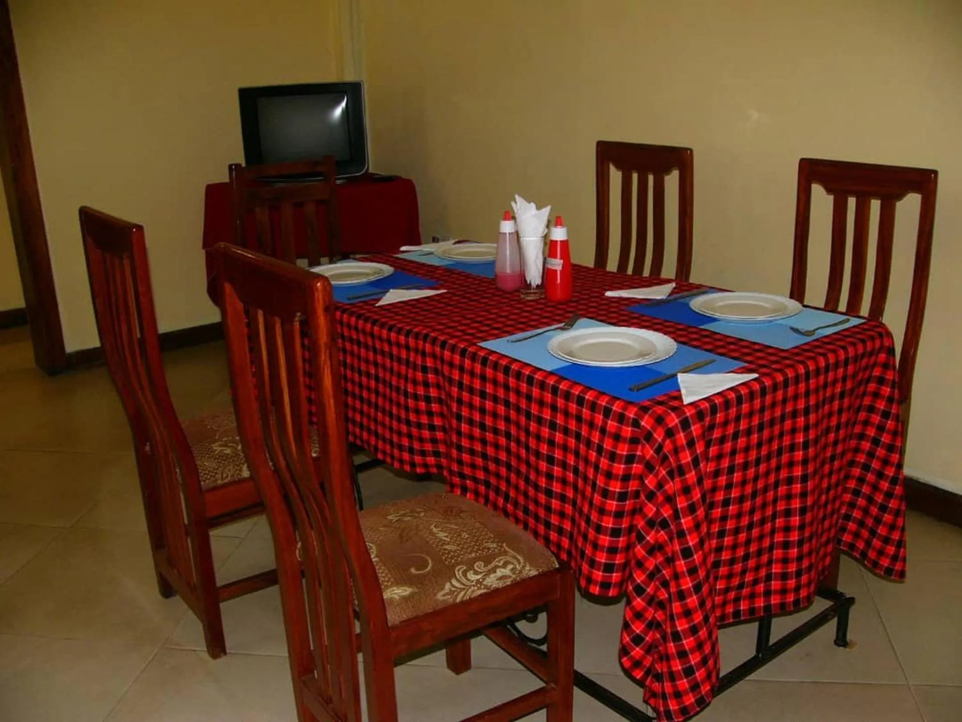 Restaurant/places to eat in Bright Star Hotel