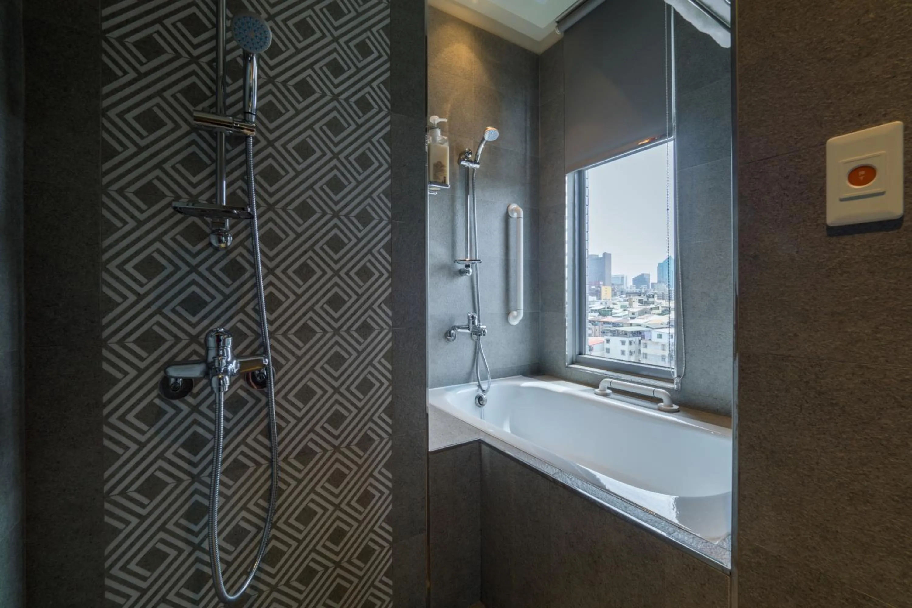 Watermark Hotel Kaohsiung Main Station