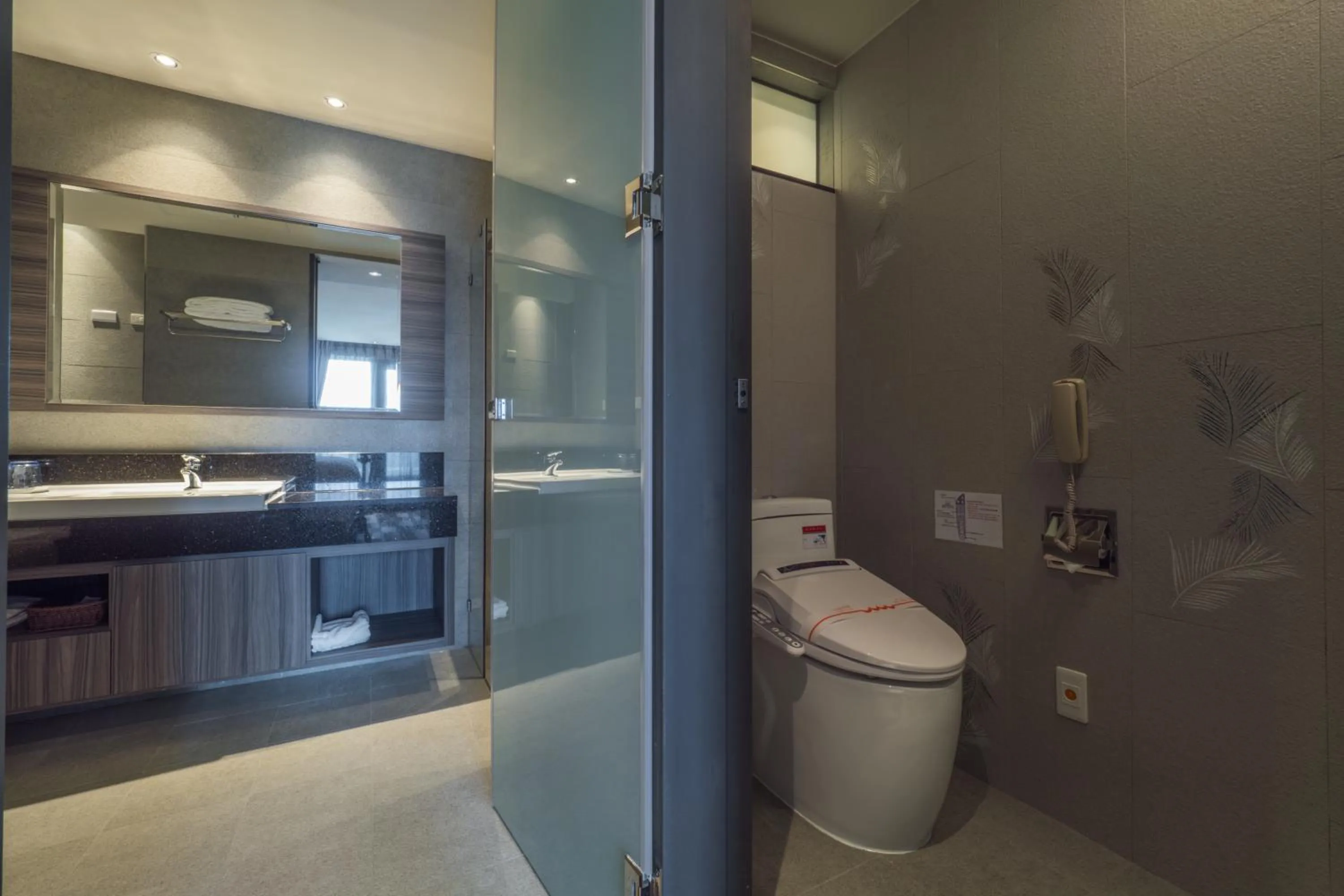 Watermark Hotel Kaohsiung Main Station