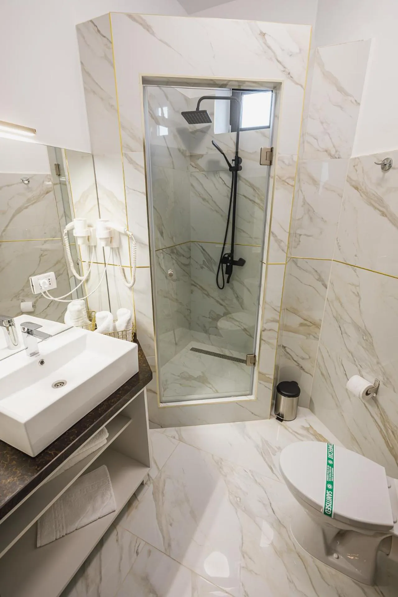 Shower in Motel Andra