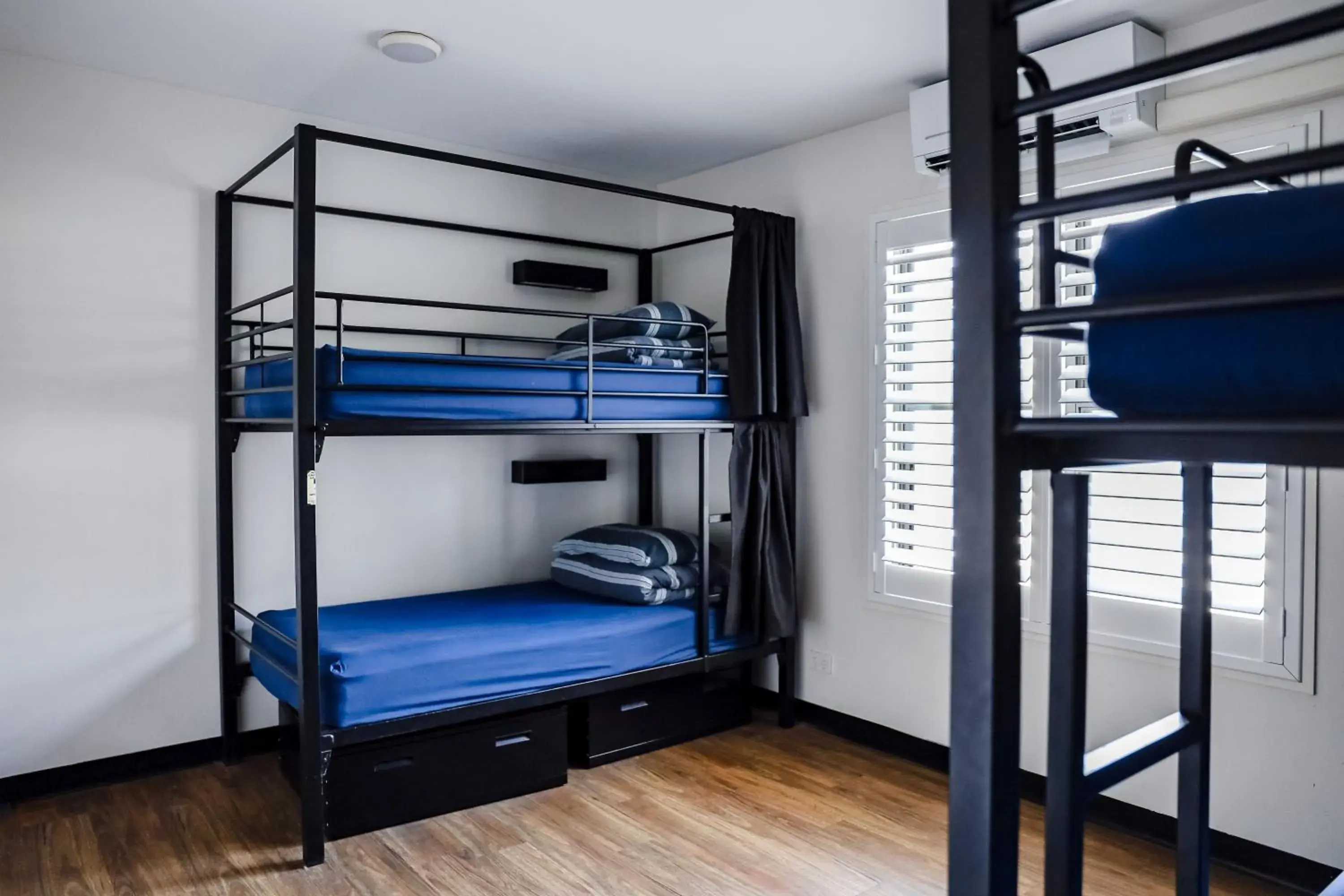 Bed in 6-Bed Mixed Dormitory Room in The Surf House Bed in 6-Bed Mixed Dormitory Room in The Surf House