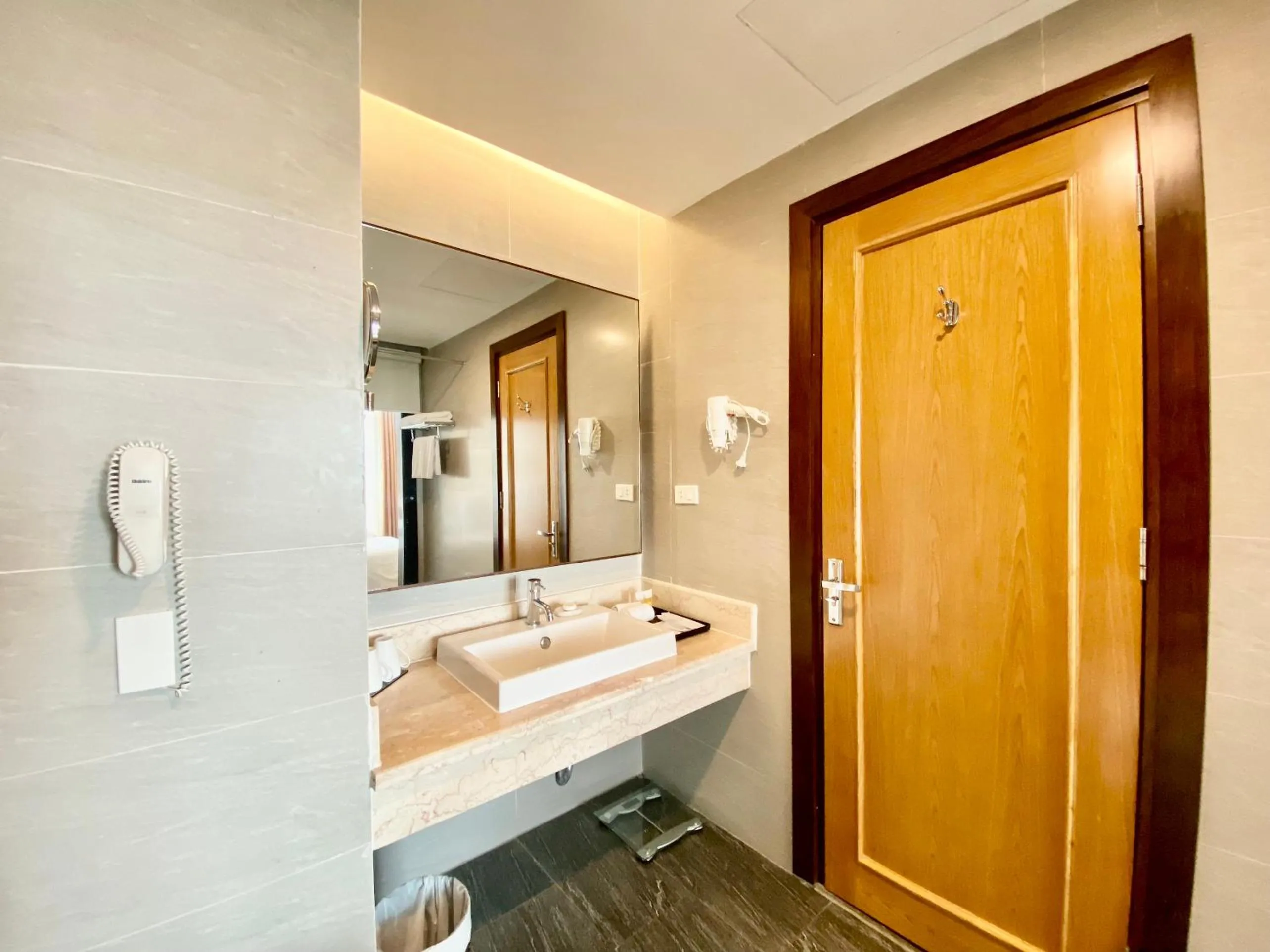 Shower in Muong Thanh Luxury Buon Ma Thuot Hotel