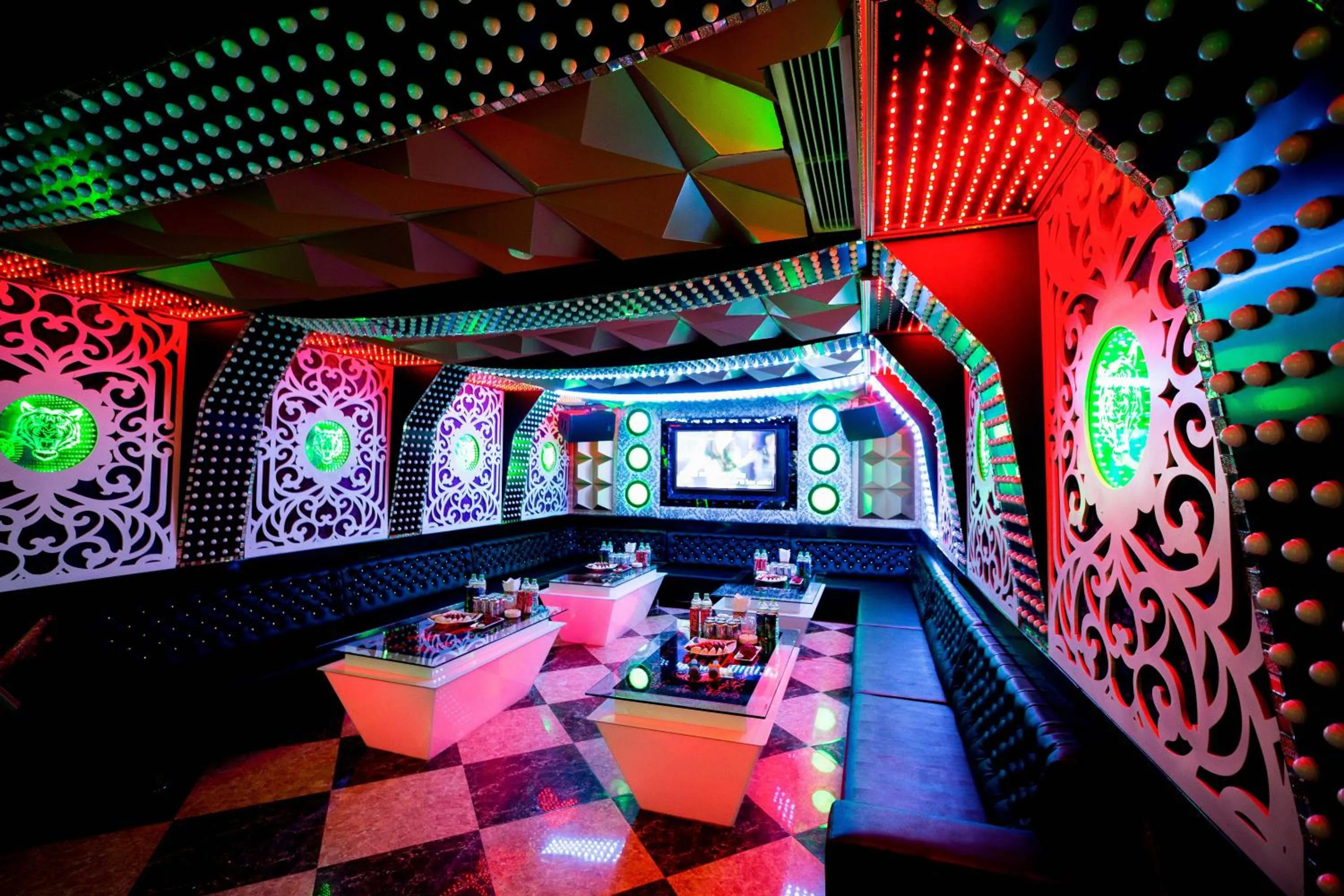 Evening entertainment in Muong Thanh Luxury Buon Ma Thuot Hotel