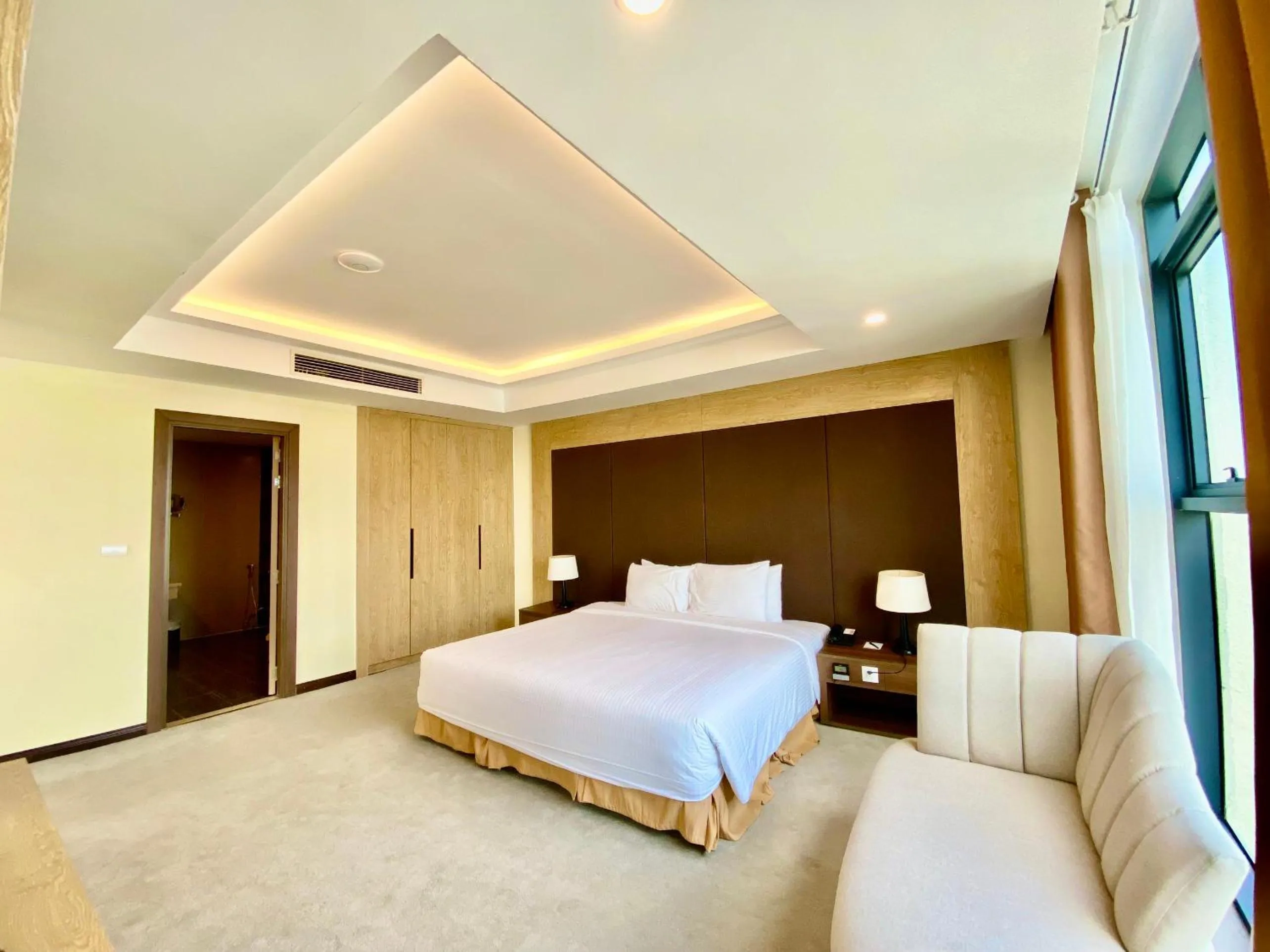 Photo of the whole room, Bed in Muong Thanh Luxury Buon Ma Thuot Hotel