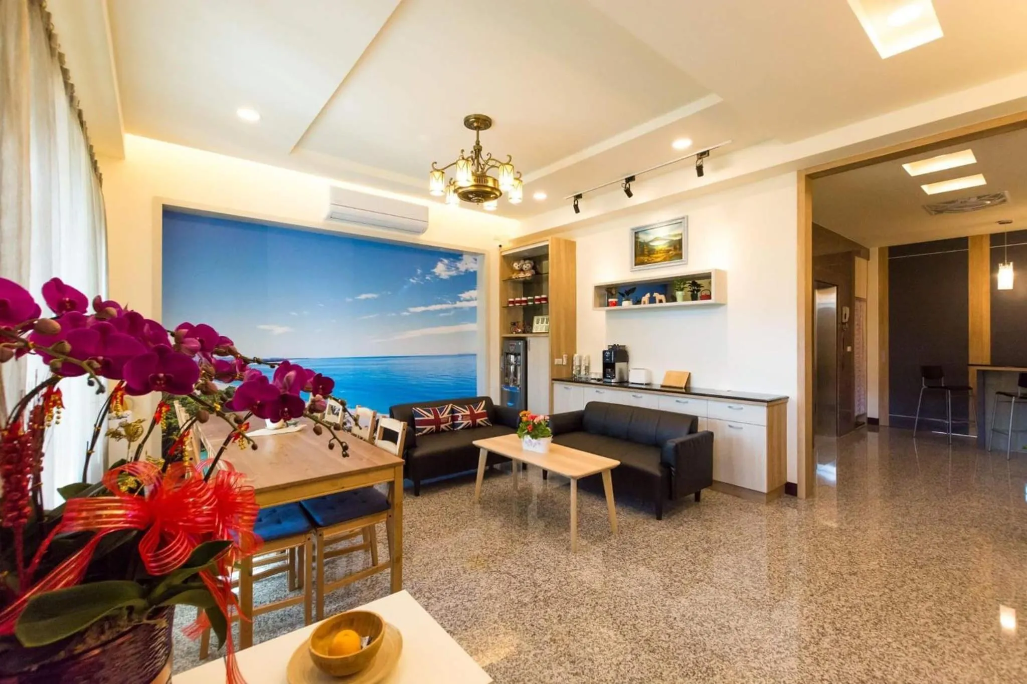 Communal lounge/ TV room in Pandora B&B