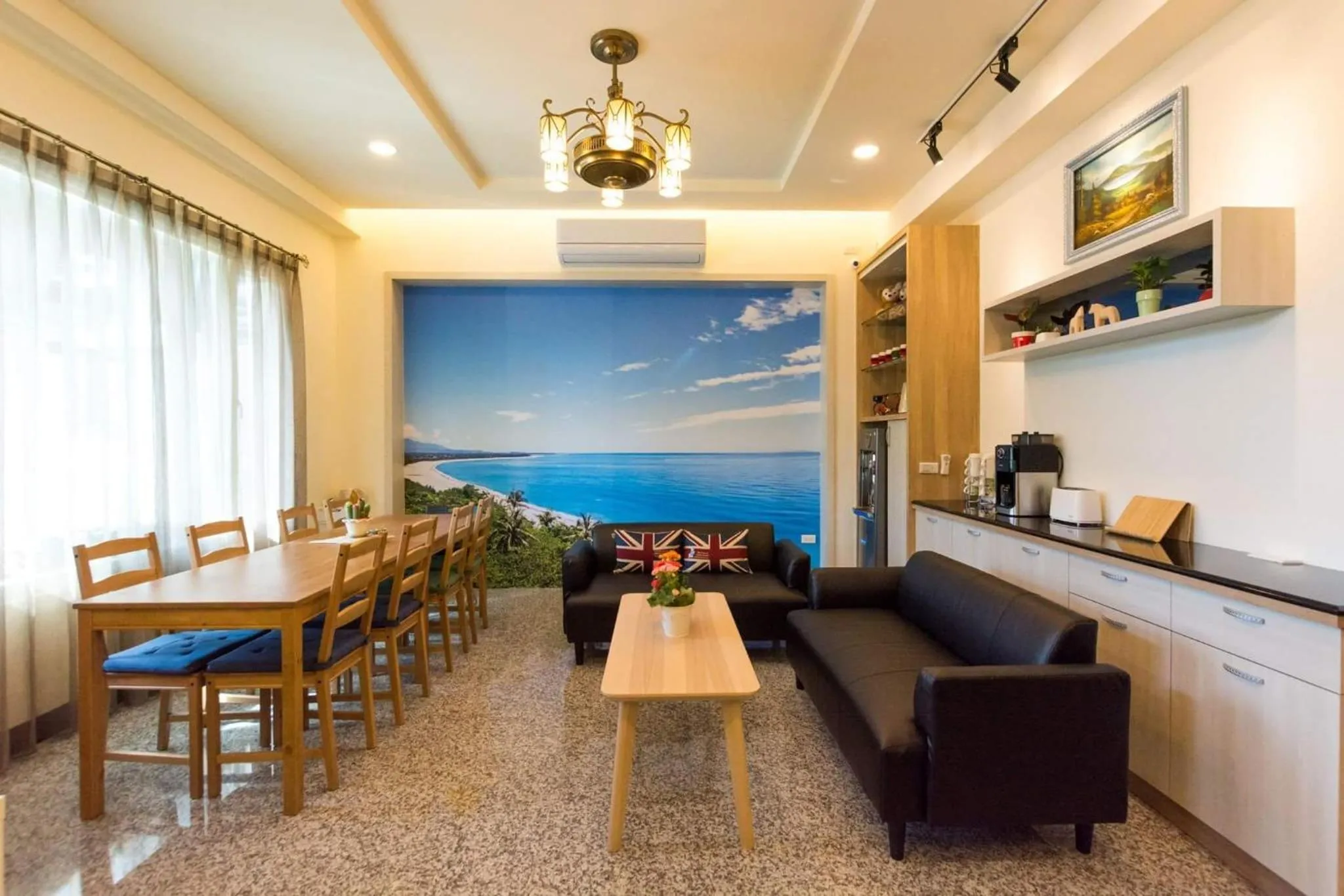 Communal lounge/ TV room in Pandora B&B