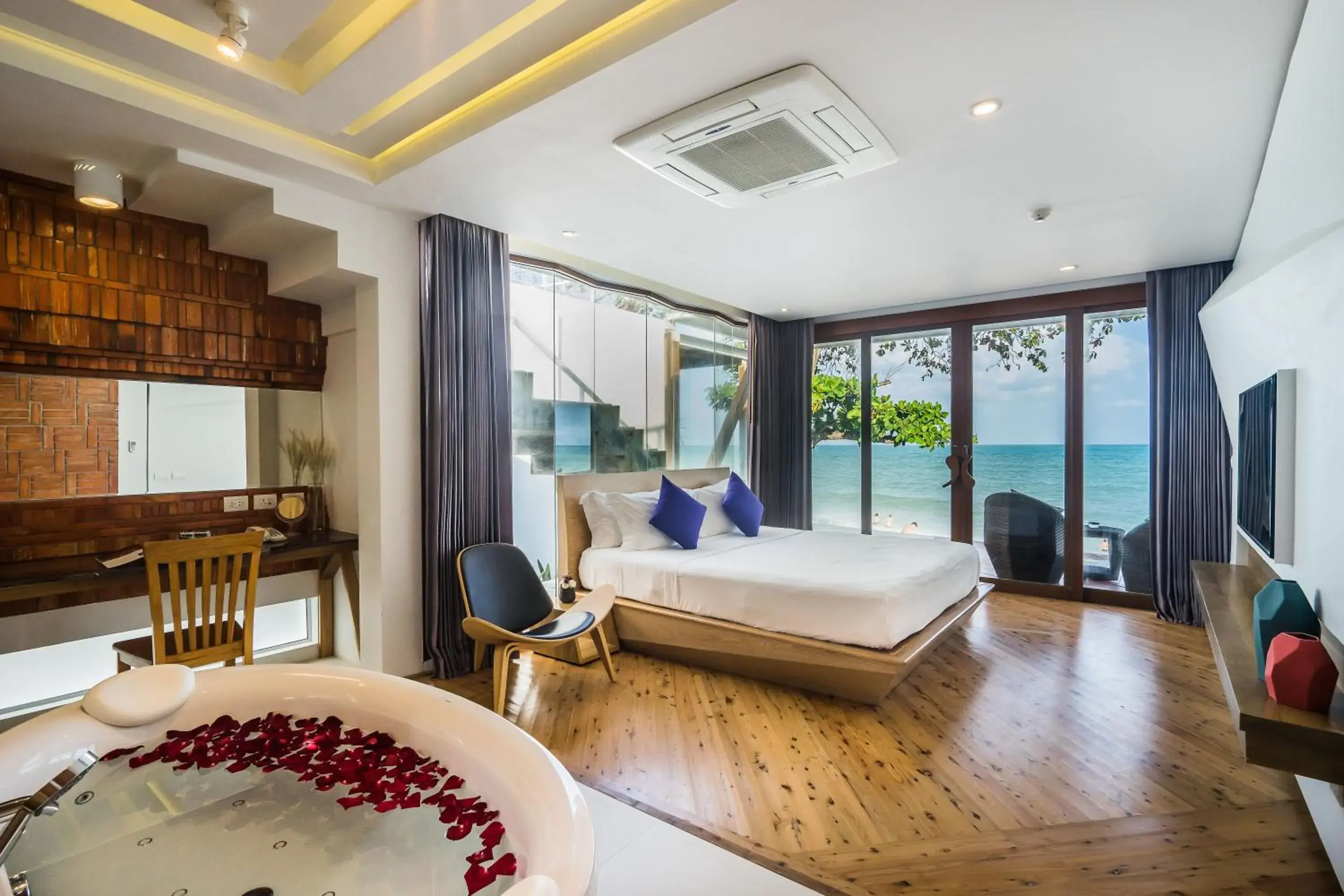 Beachfront Villa in White Sand Samui Resort Beachfront Villa in White Sand Samui Resort