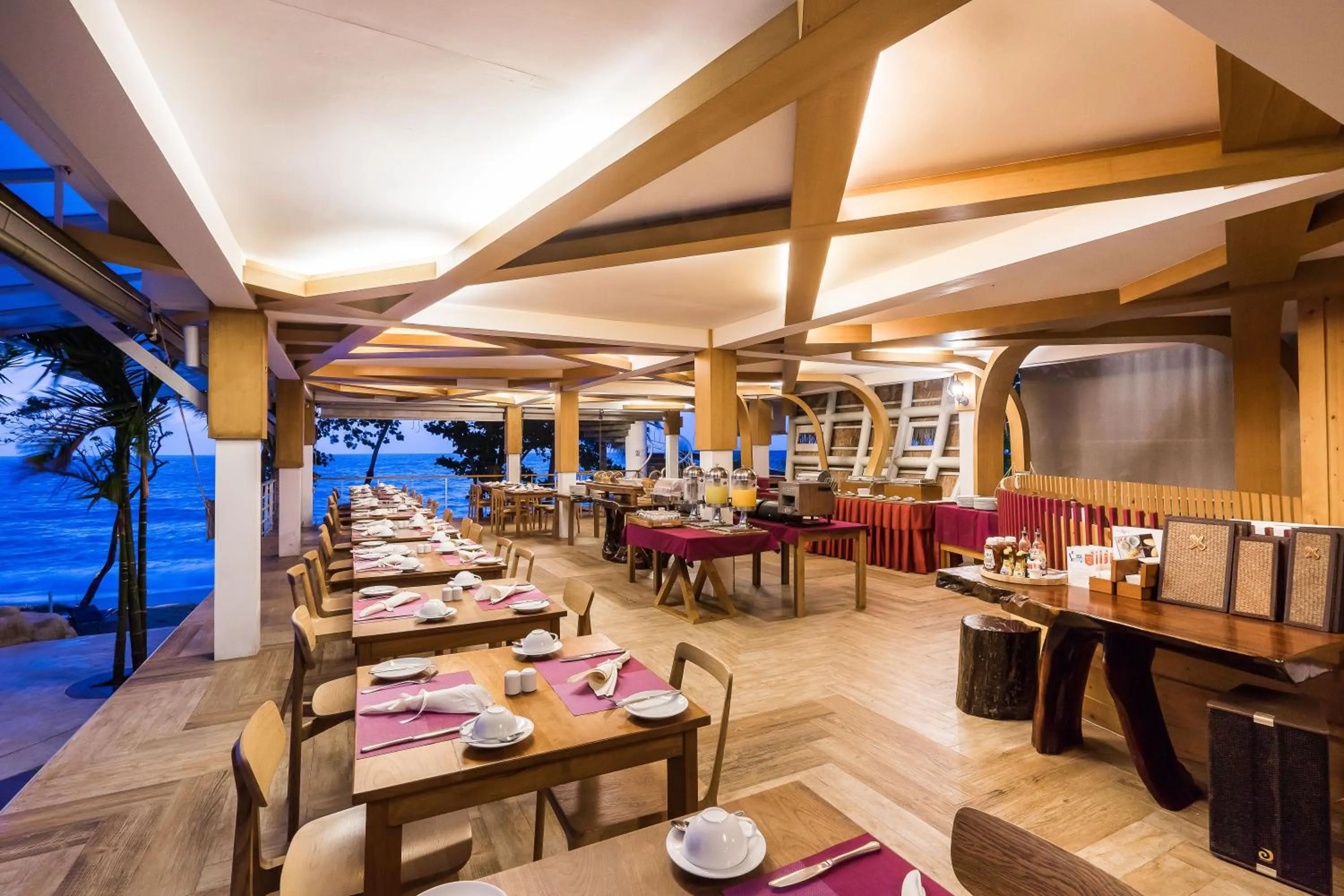 Restaurant/places to eat in White Sand Samui Resort