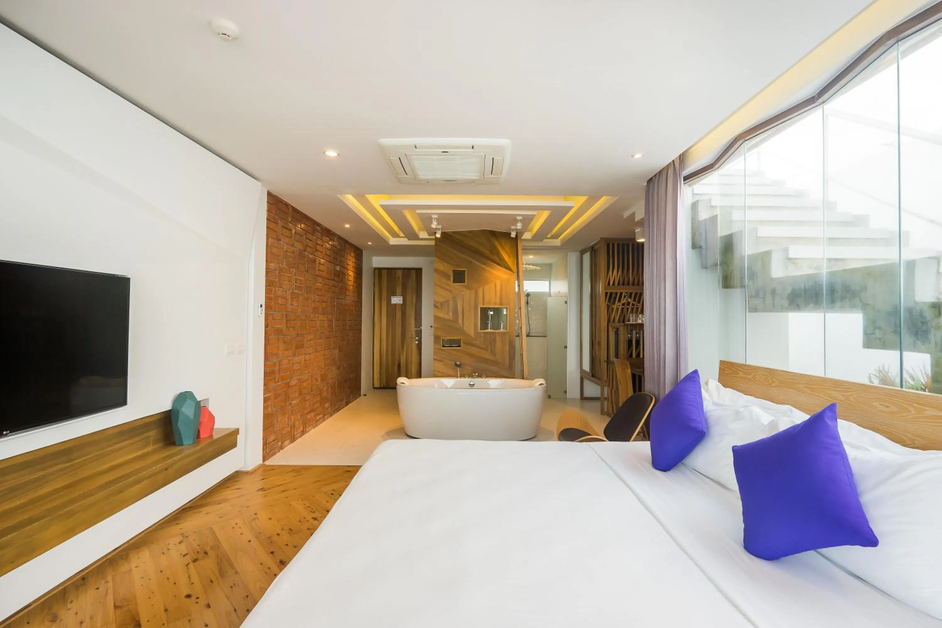 Photo of the whole room, Bed in White Sand Samui Resort