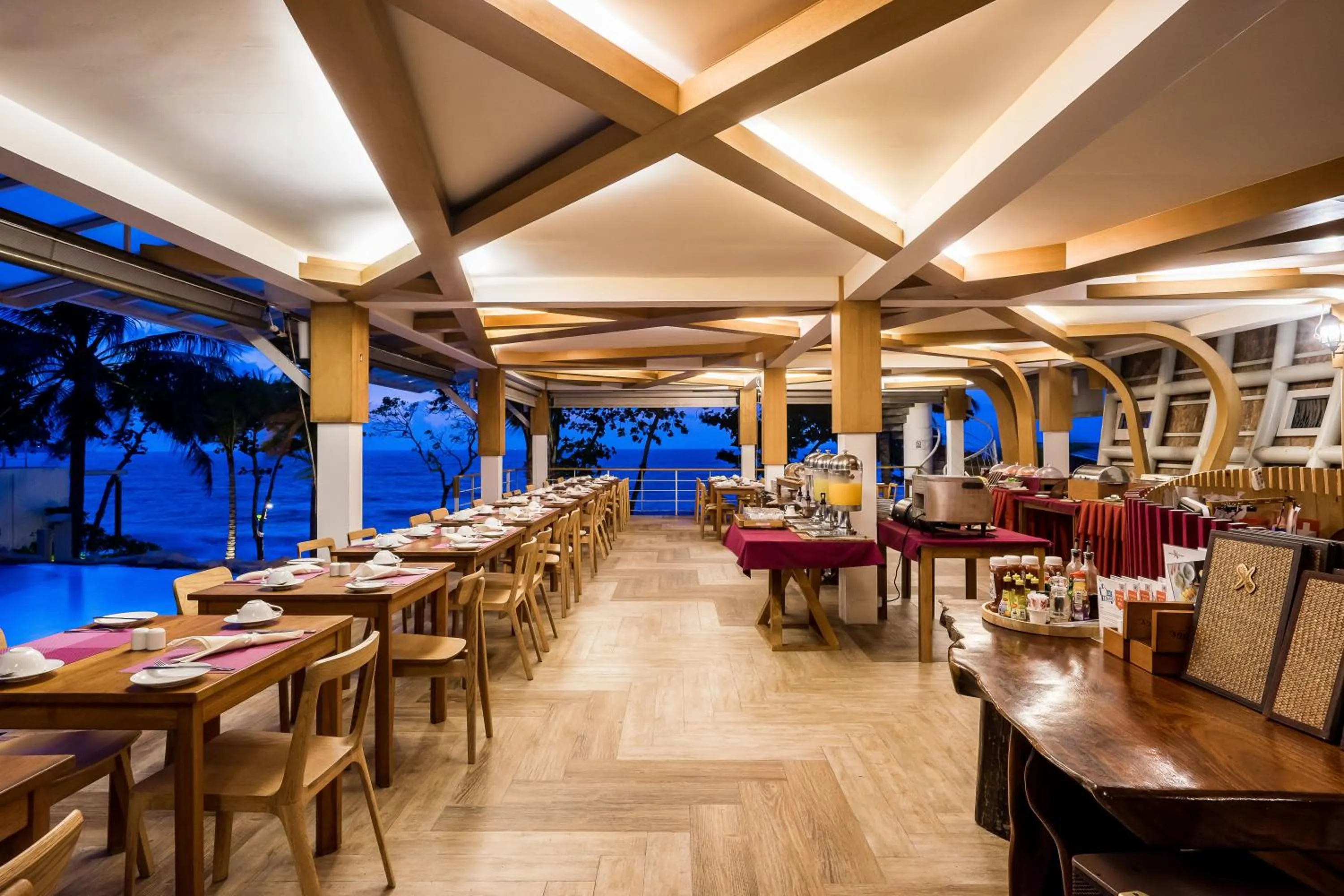 Restaurant/places to eat in White Sand Samui Resort