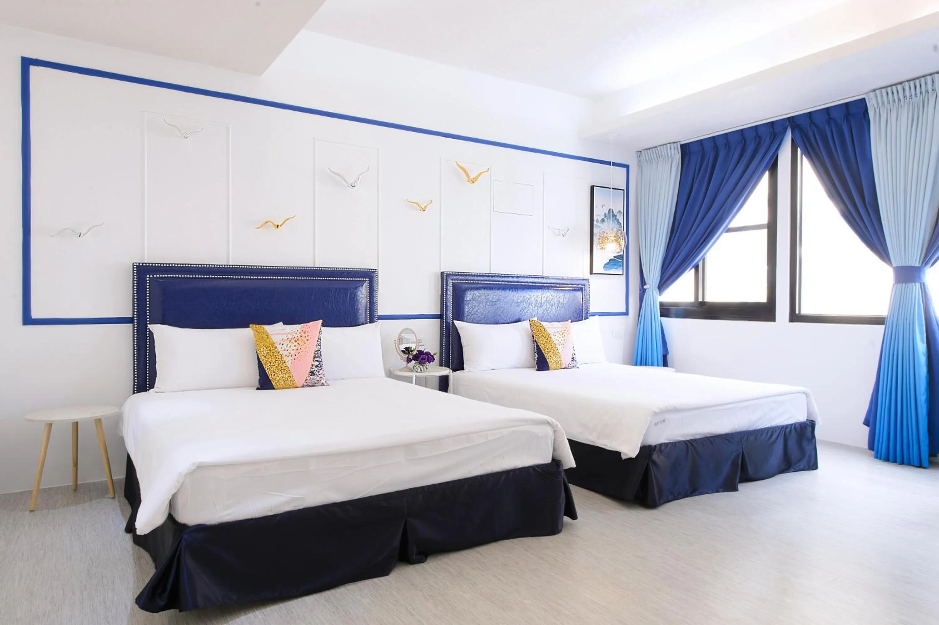 bunk bed, Bed in Live in the Happiness