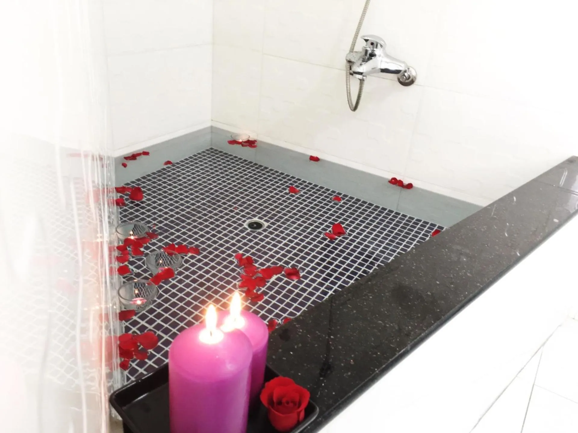 Bathroom in Live in the Happiness