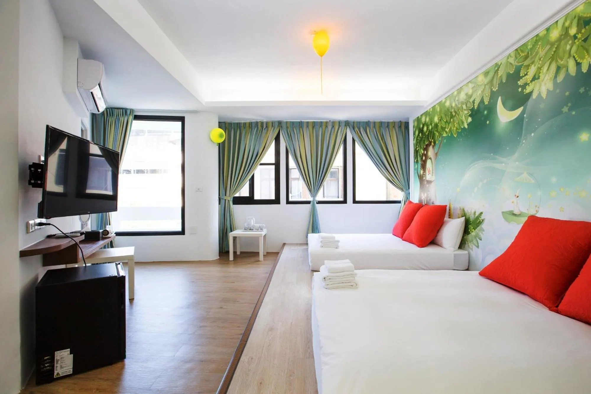 bunk bed, Bed in Live in the Happiness