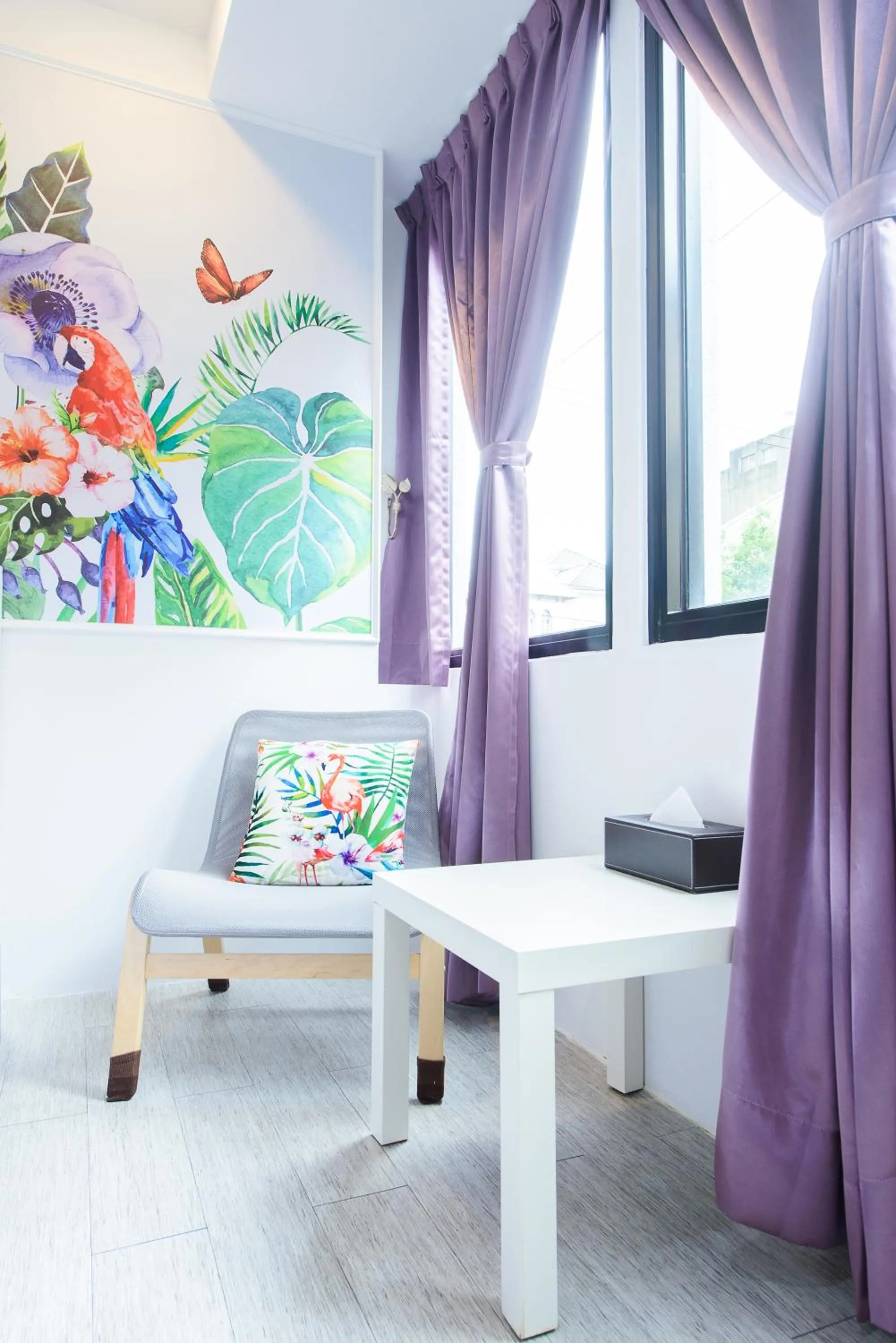 Decorative detail in Live in the Happiness