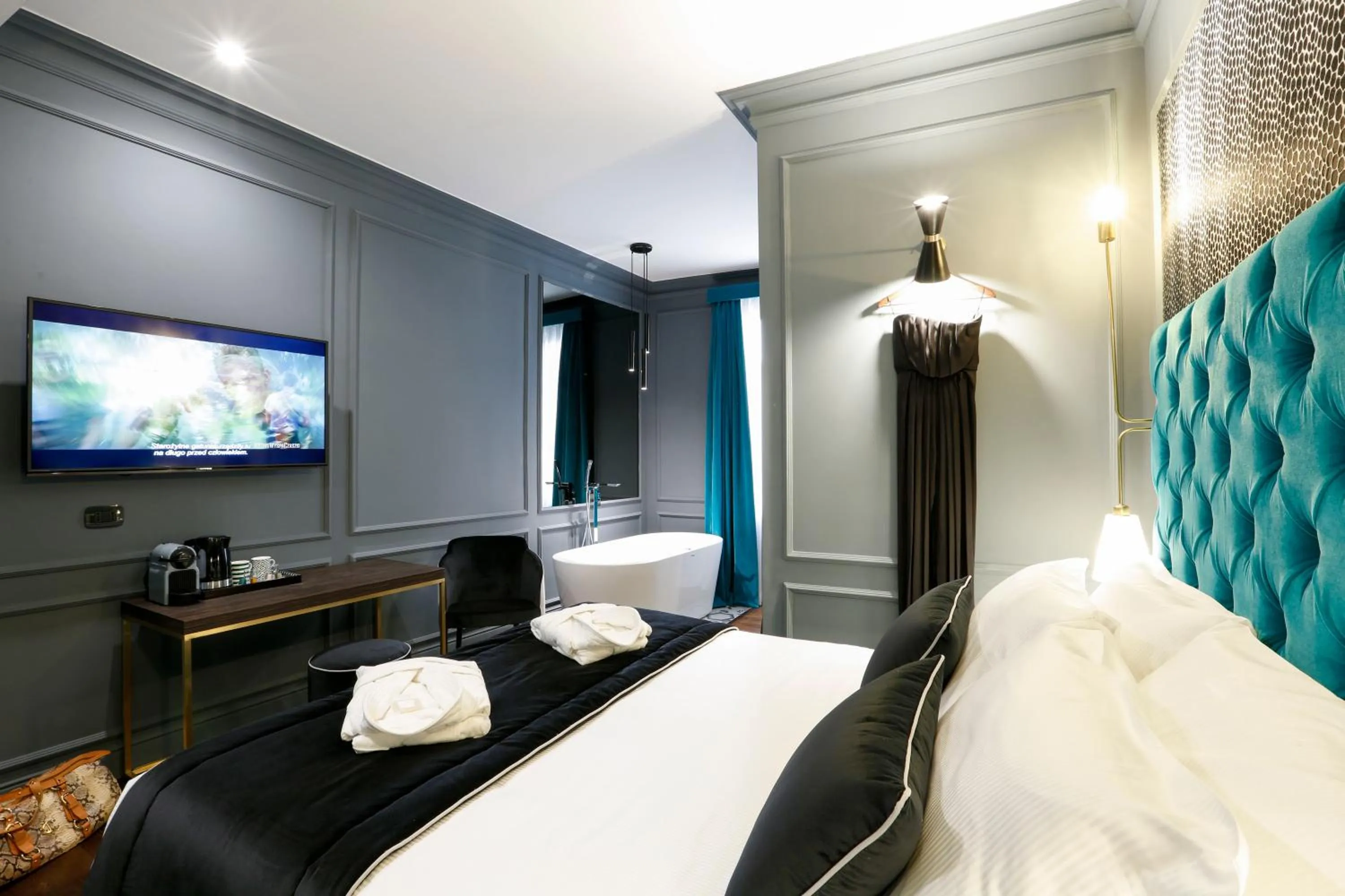 Shower, Bed in Saint B Boutique Hotel STB