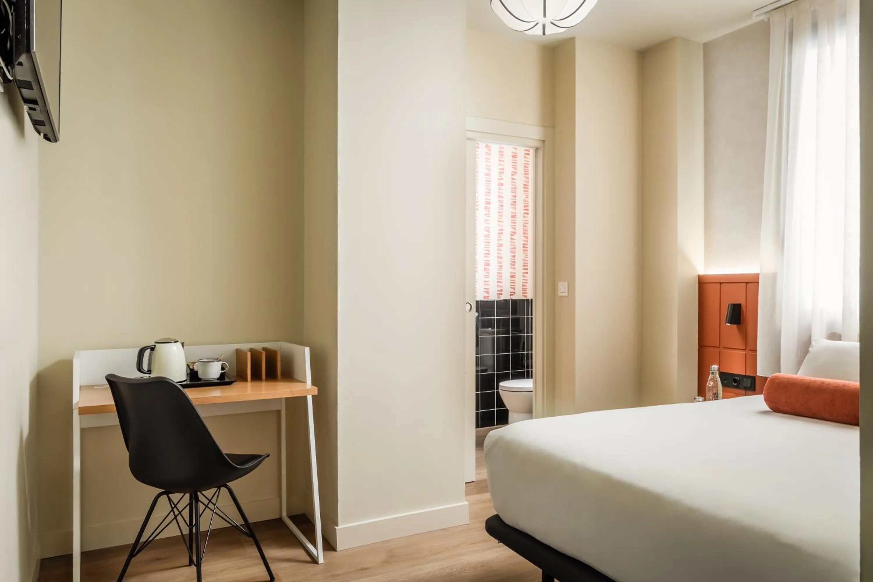 Photo of the whole room, Bed in BYPILLOW Amari