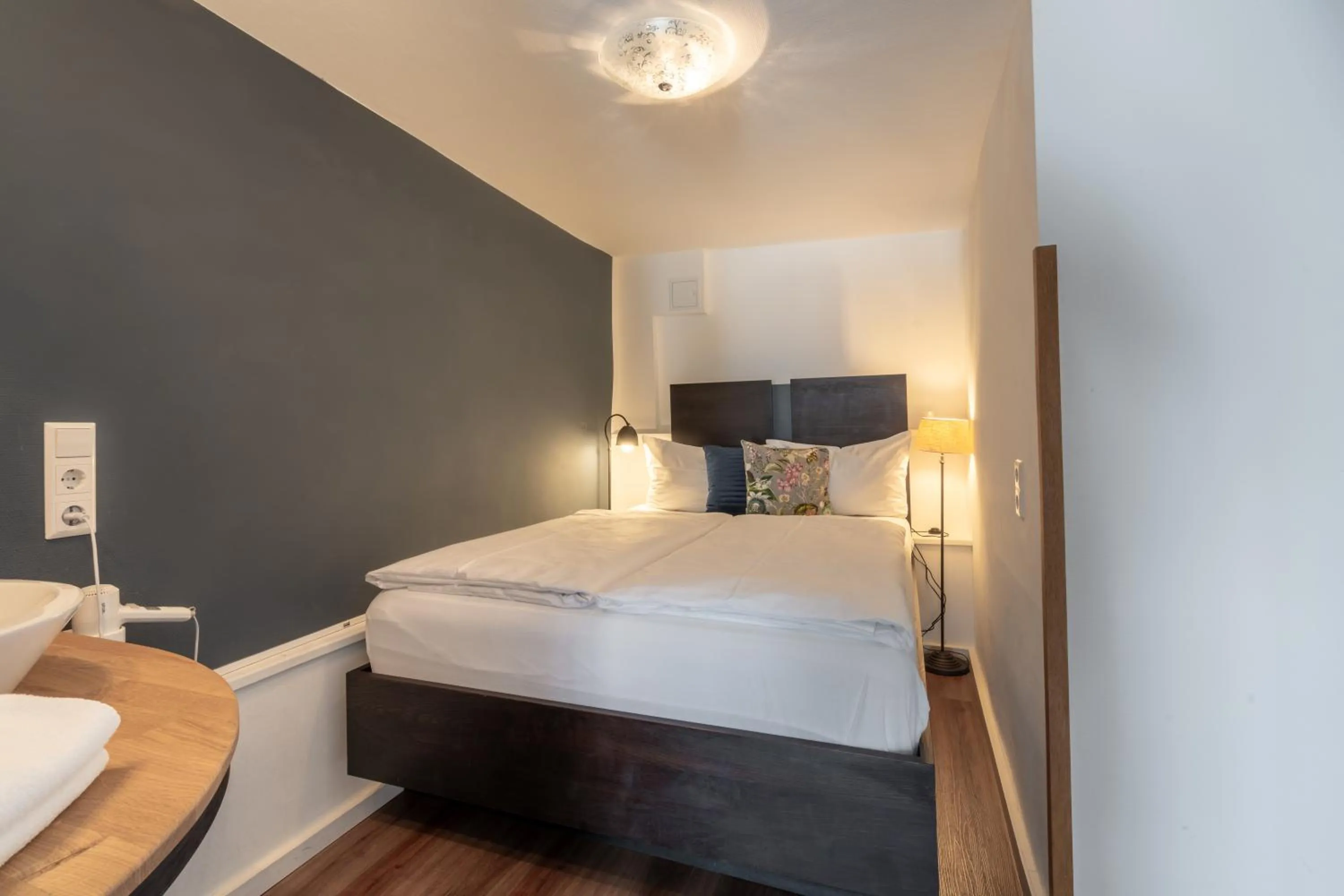 Photo of the whole room, Bed in Hotel am Fischmarkt