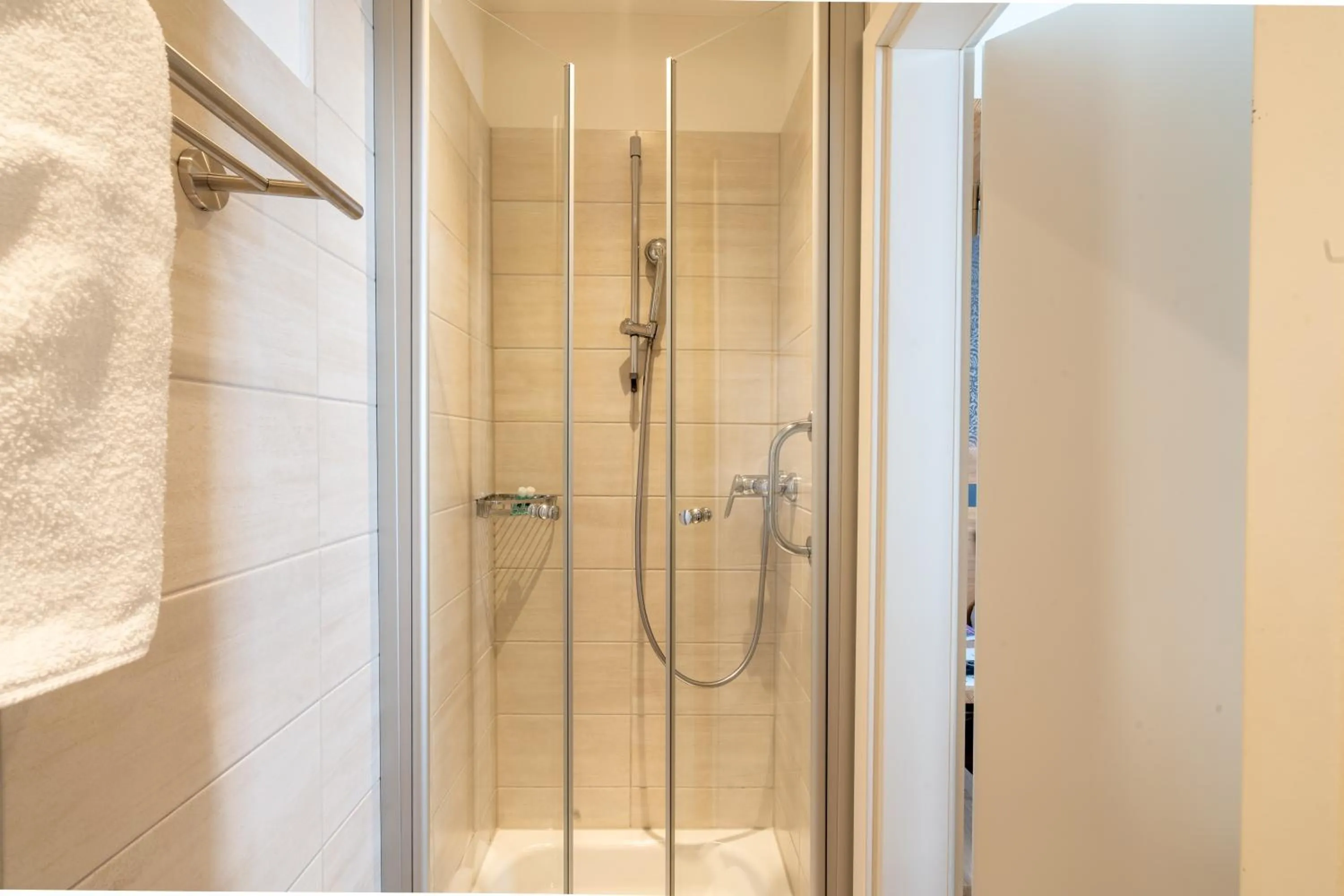 Shower in Hotel am Fischmarkt