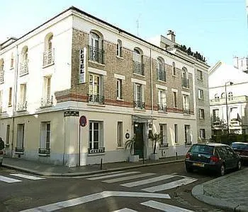 Property building in Hôtel Le Home Saint Louis