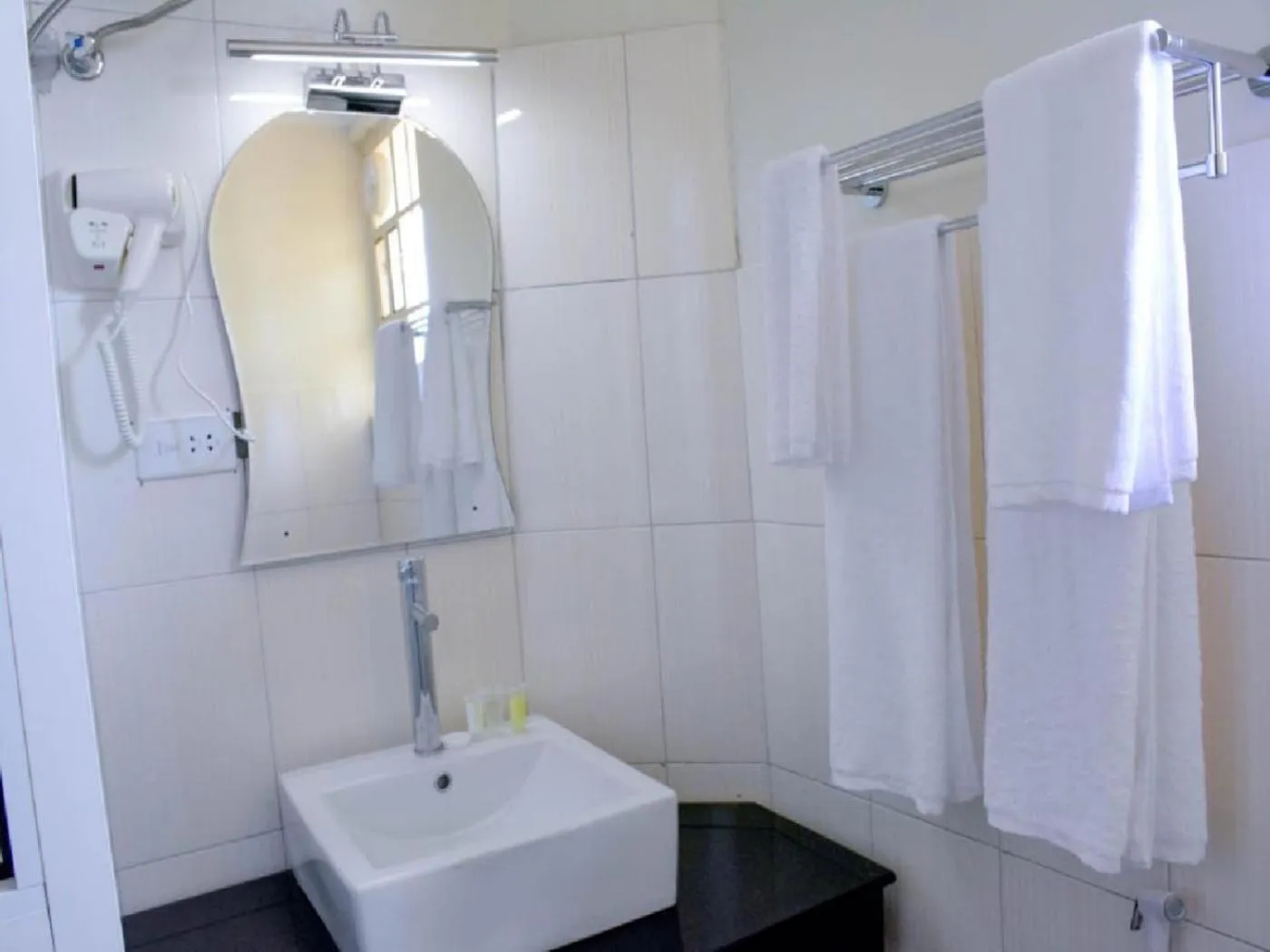 Bathroom in Crest Safari Lodge Bed and Breakfast