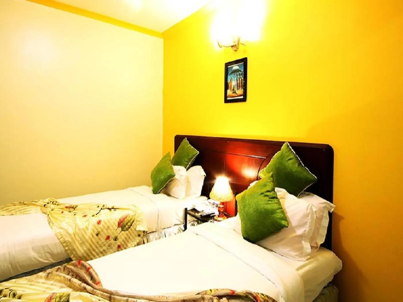 Bed in Crest Safari Lodge Bed and Breakfast