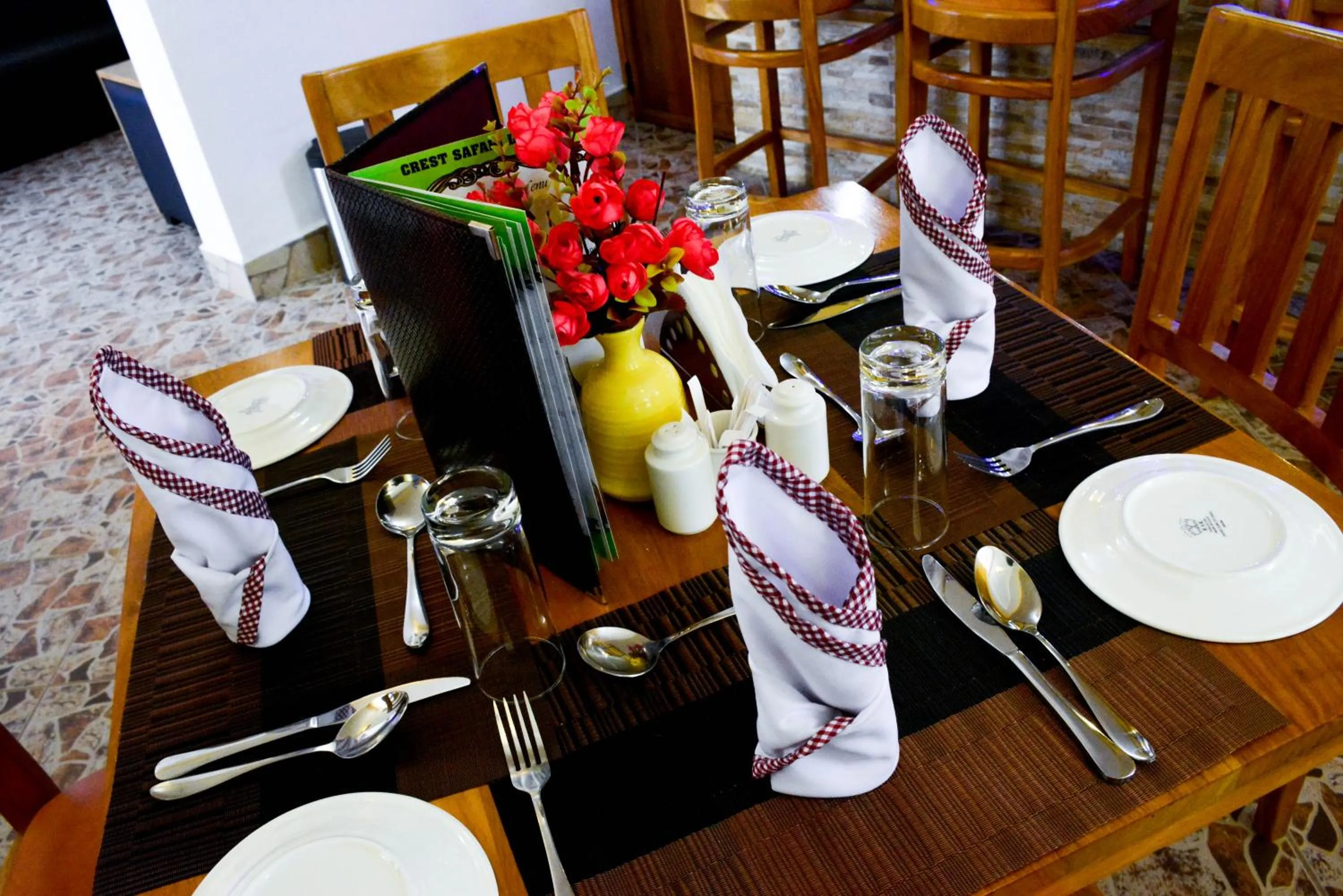 Dining area in Crest Safari Lodge Bed and Breakfast