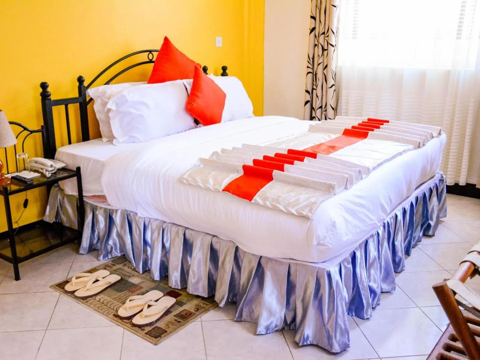 Bed in Crest Safari Lodge Bed and Breakfast