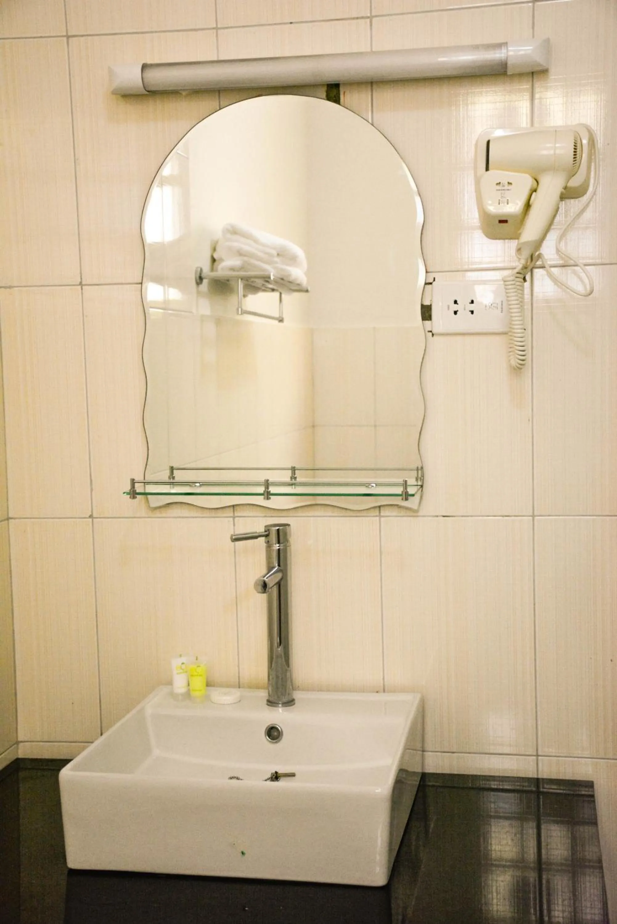 Bathroom in Crest Safari Lodge Bed and Breakfast