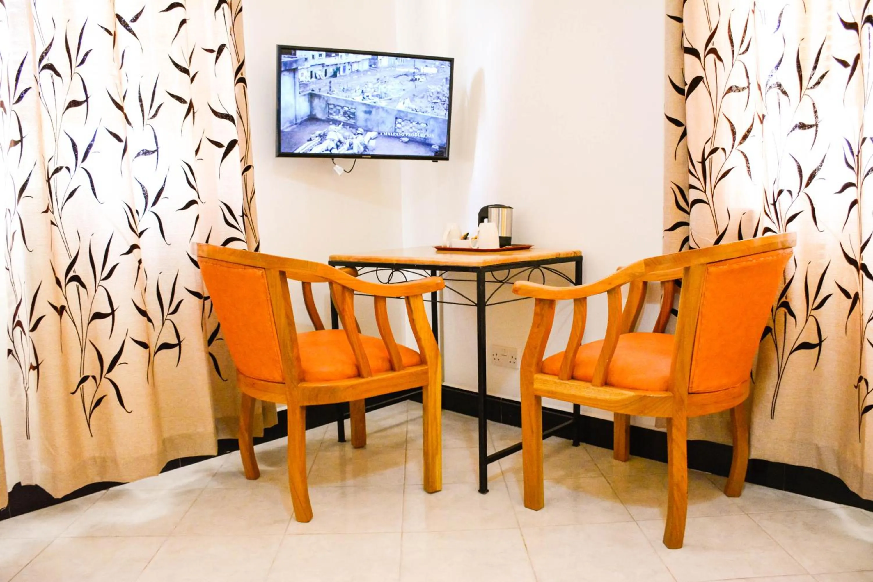 Seating area in Crest Safari Lodge Bed and Breakfast