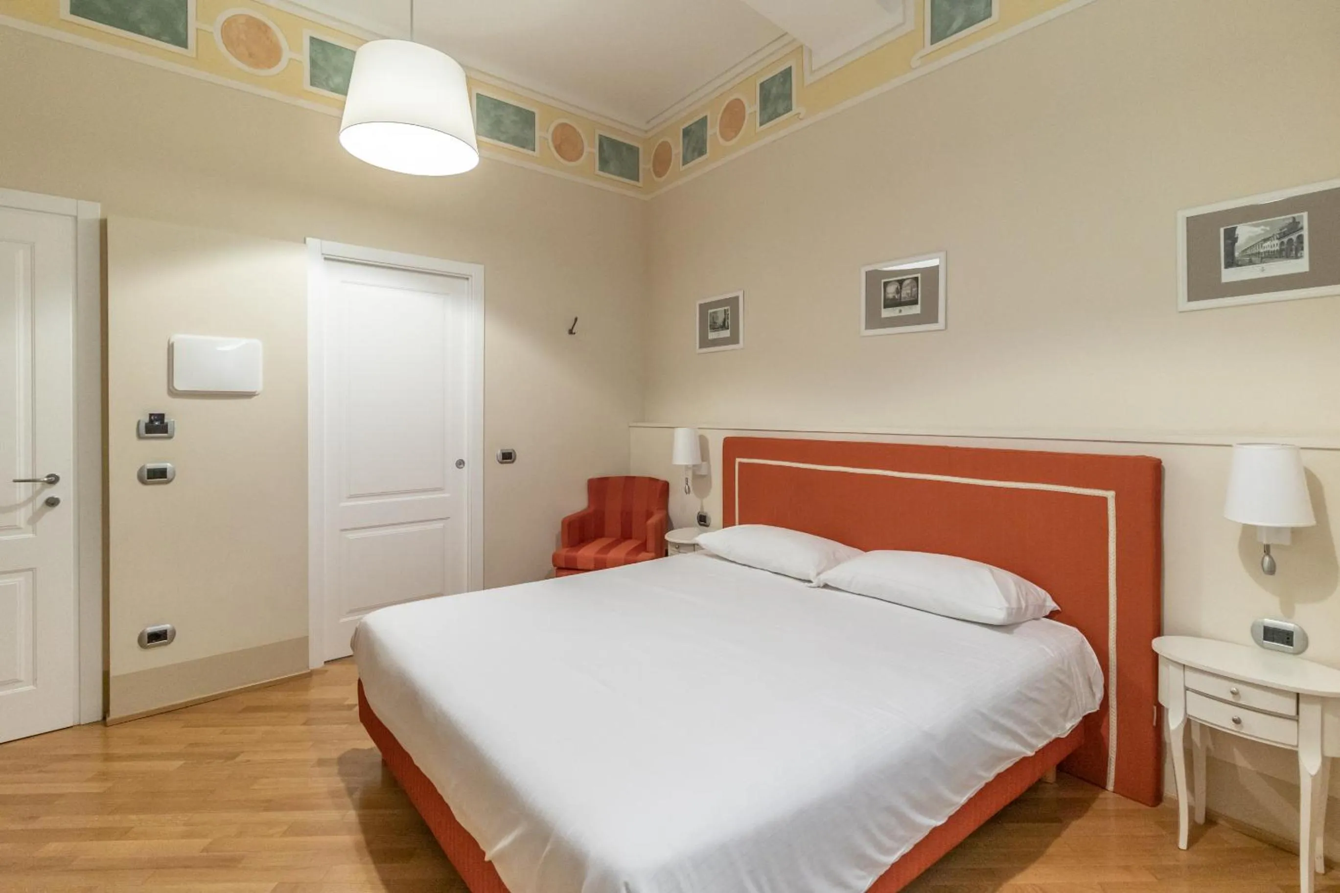 Bed in Casa Isolani Luxury Rooms Piazza Maggiore 1