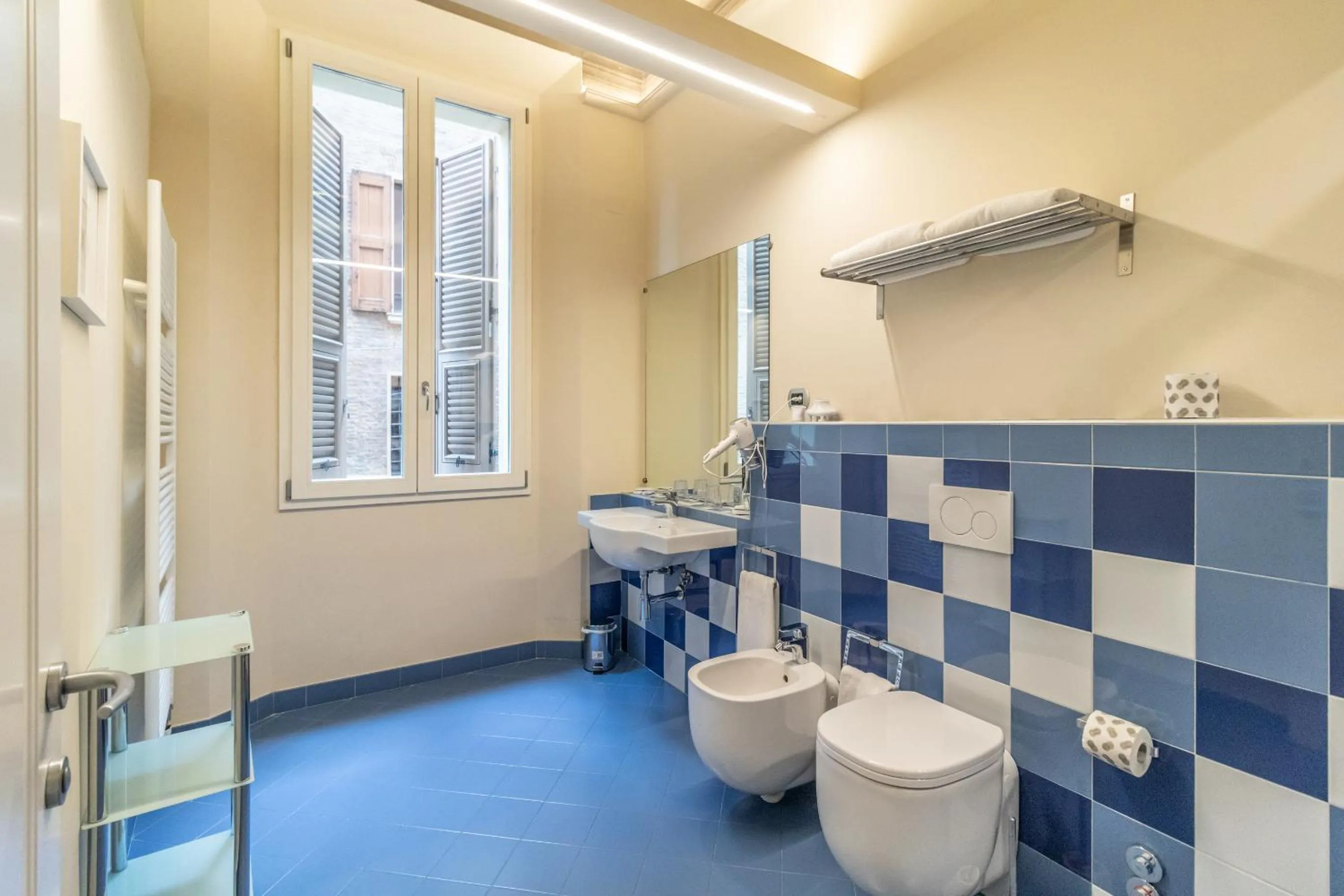 Casa Isolani Luxury Rooms Piazza Maggiore 1