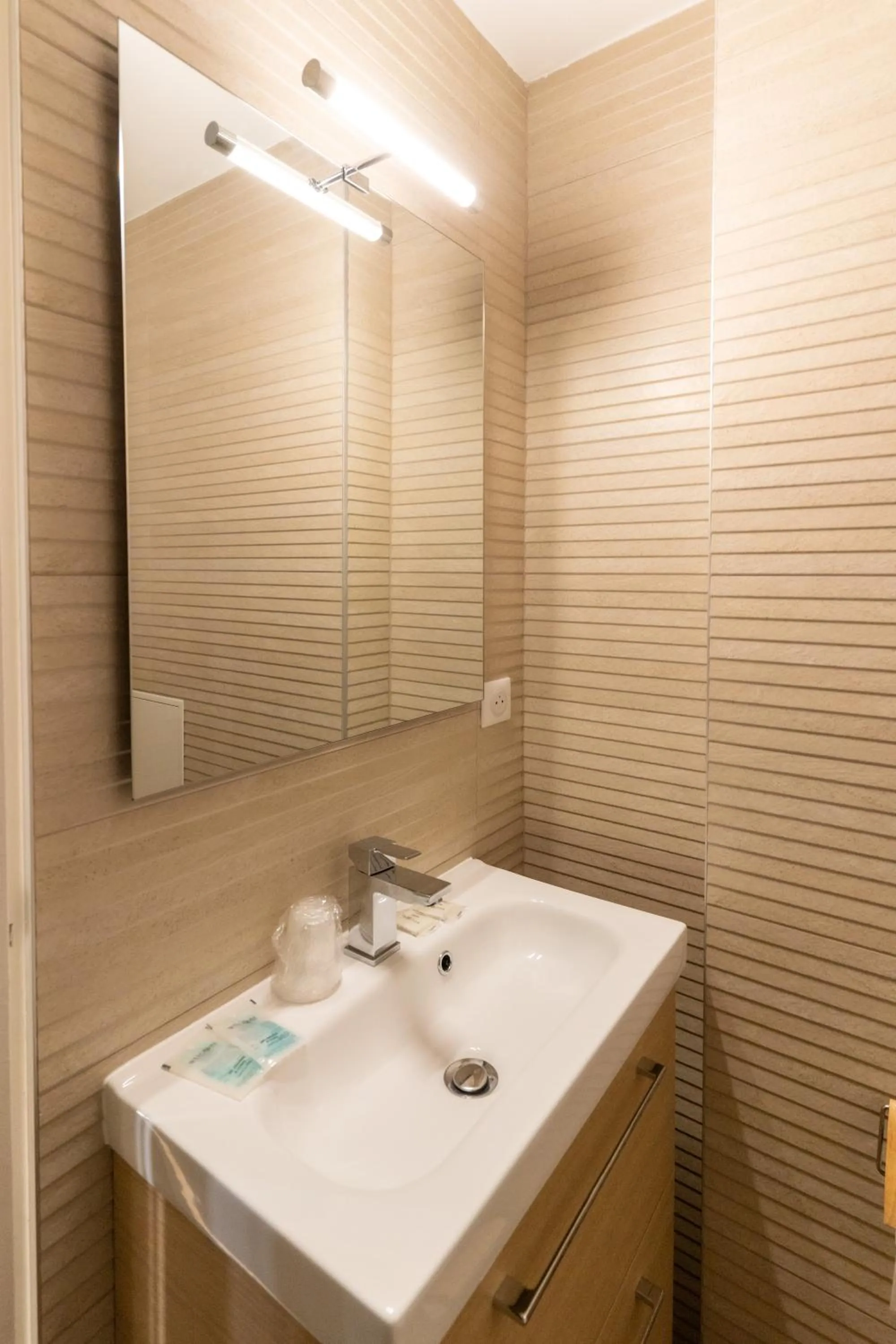 Bathroom in Hôtel Capfun Le Saint Germain, Paris