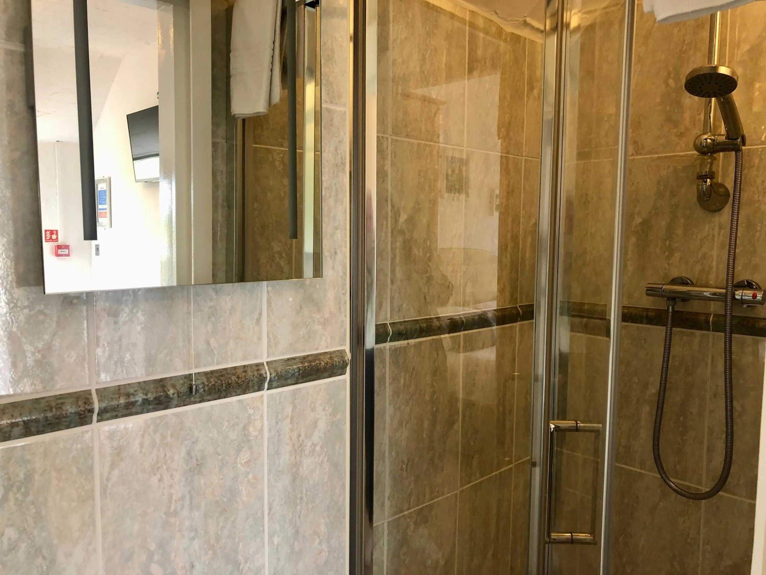 Shower in The Old Quay House