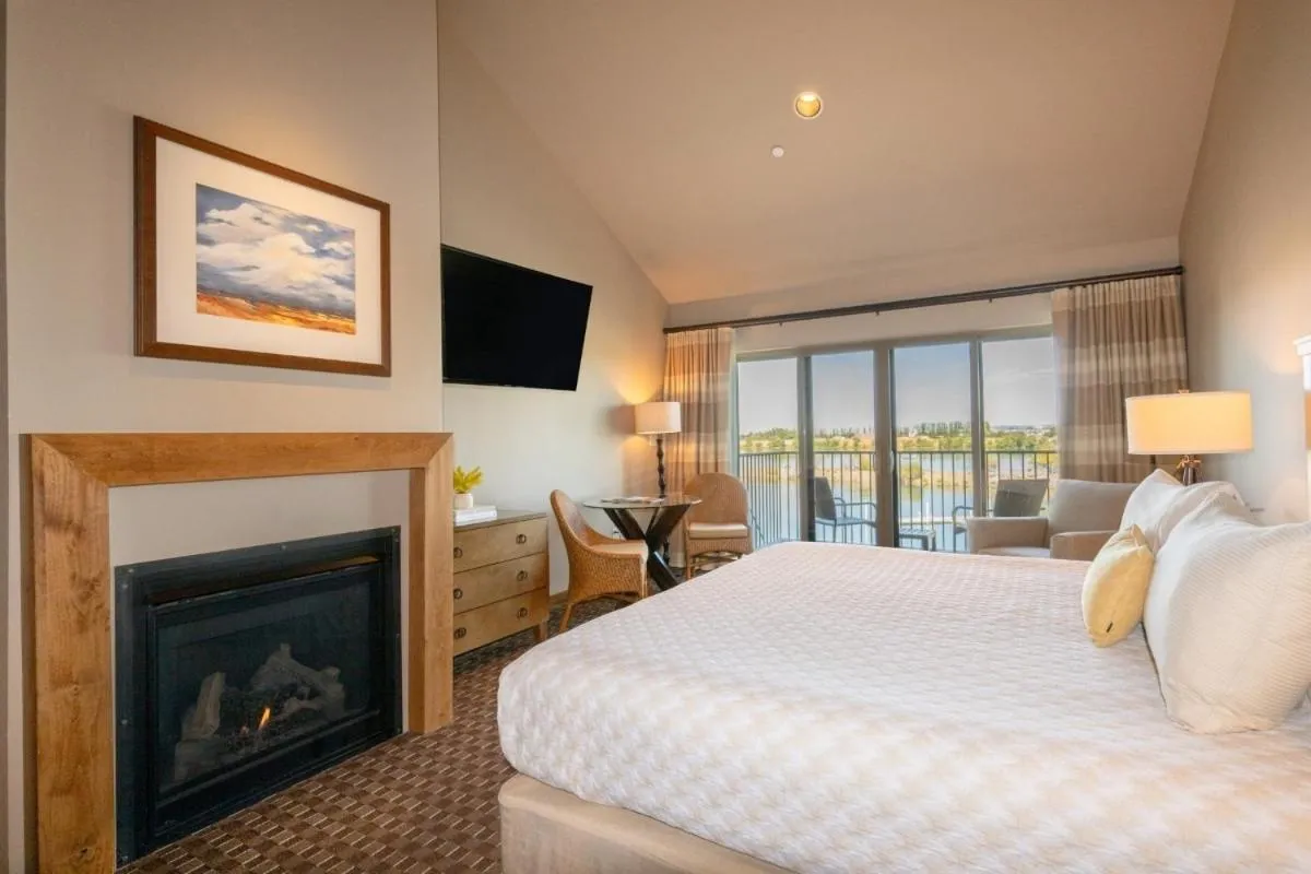 Bed in The Lodge at Columbia Point