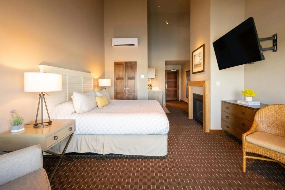 Bed in The Lodge at Columbia Point