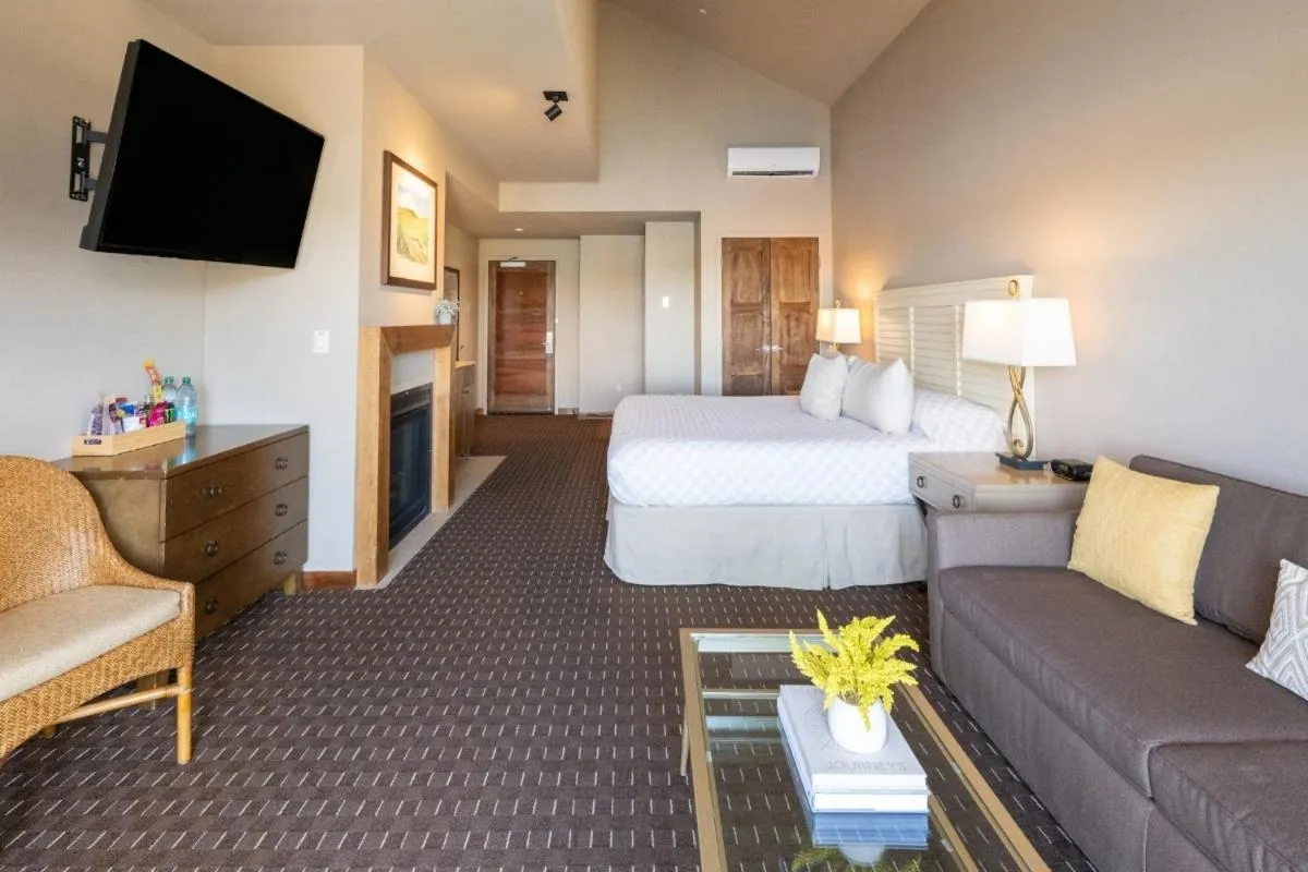 Bed in The Lodge at Columbia Point