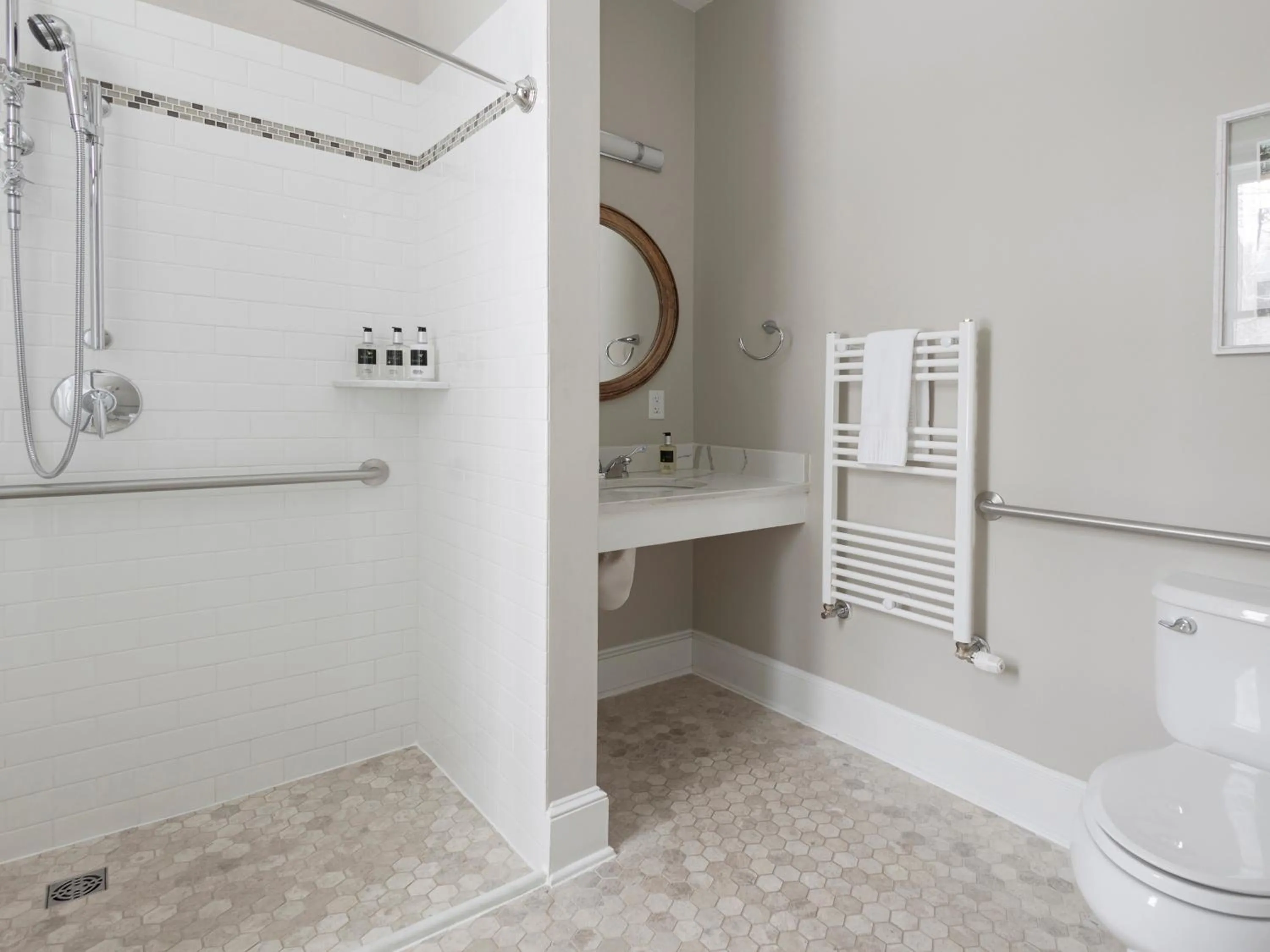 Bathroom in Lakehouse Inn