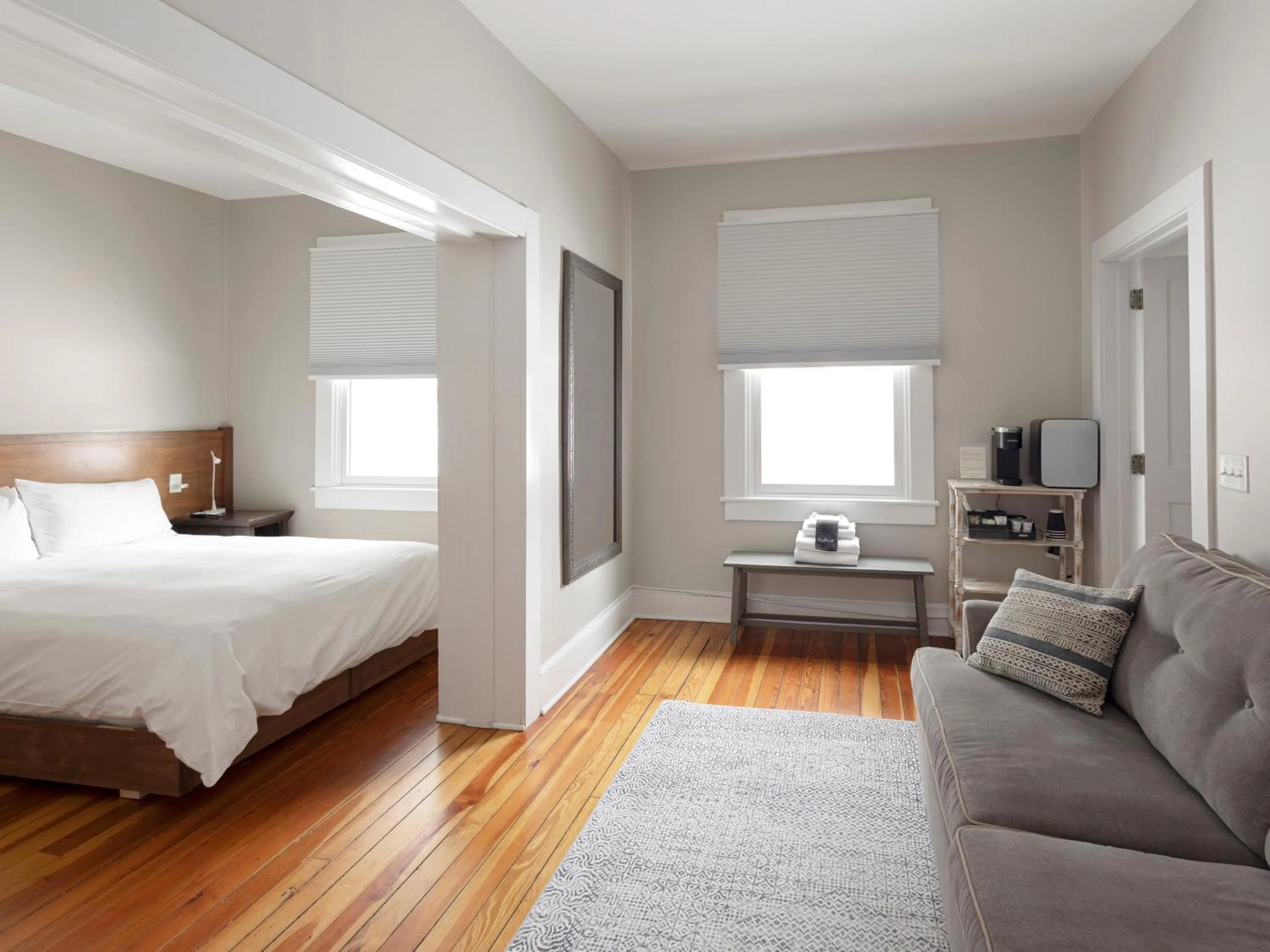 Bedroom, Bed in Lakehouse Inn