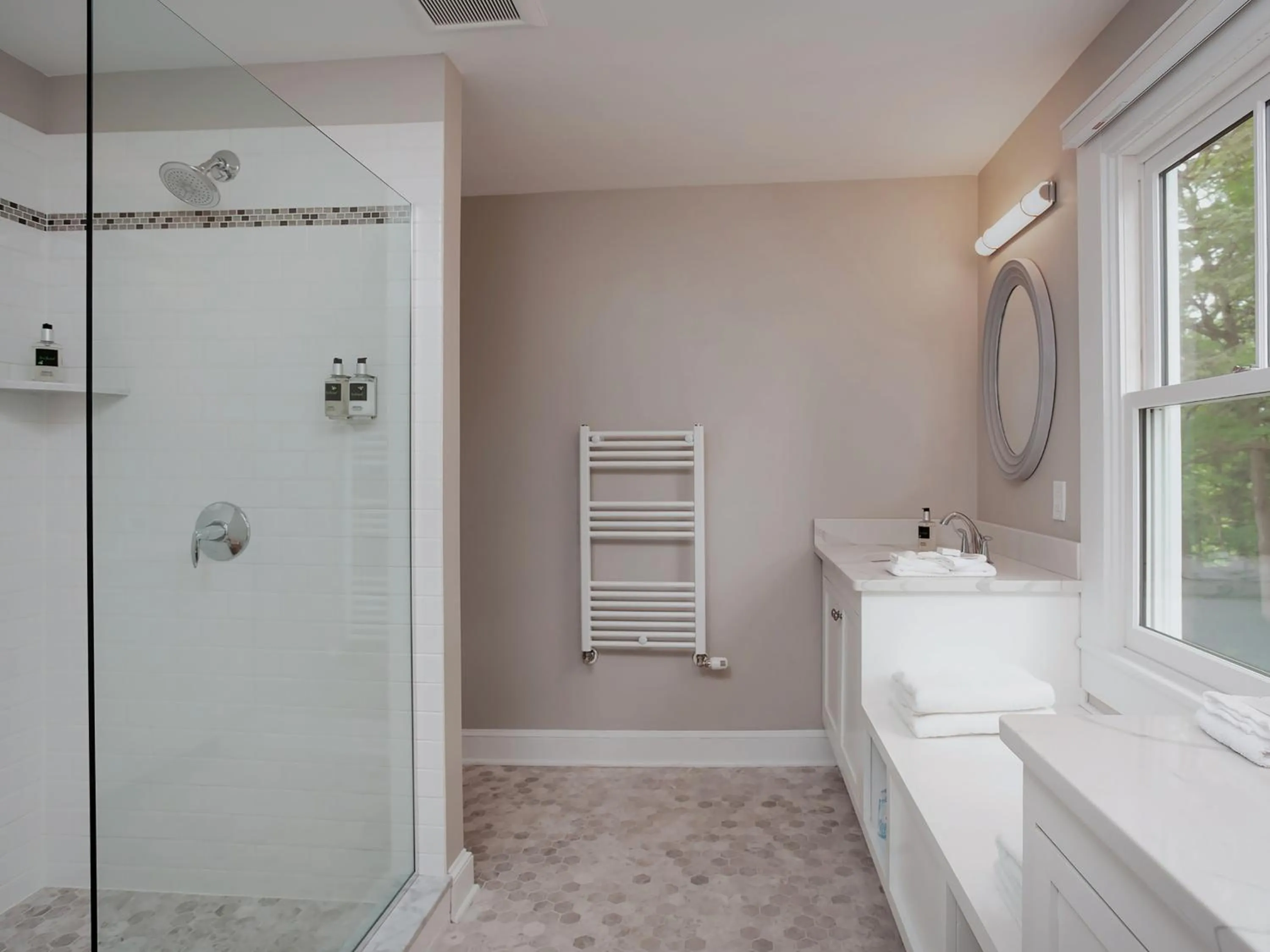 Bathroom in Lakehouse Inn