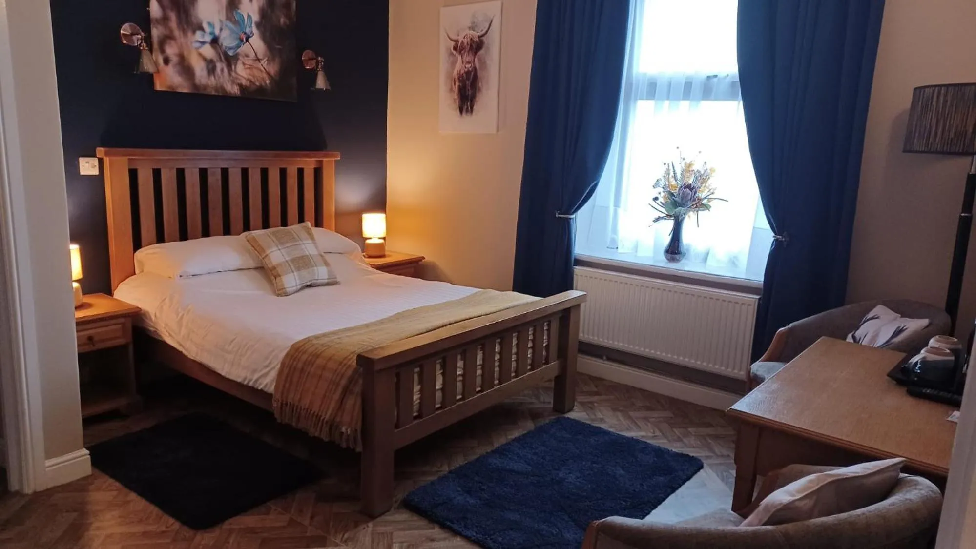 Bedroom, Bed in The Renishaw Rooms