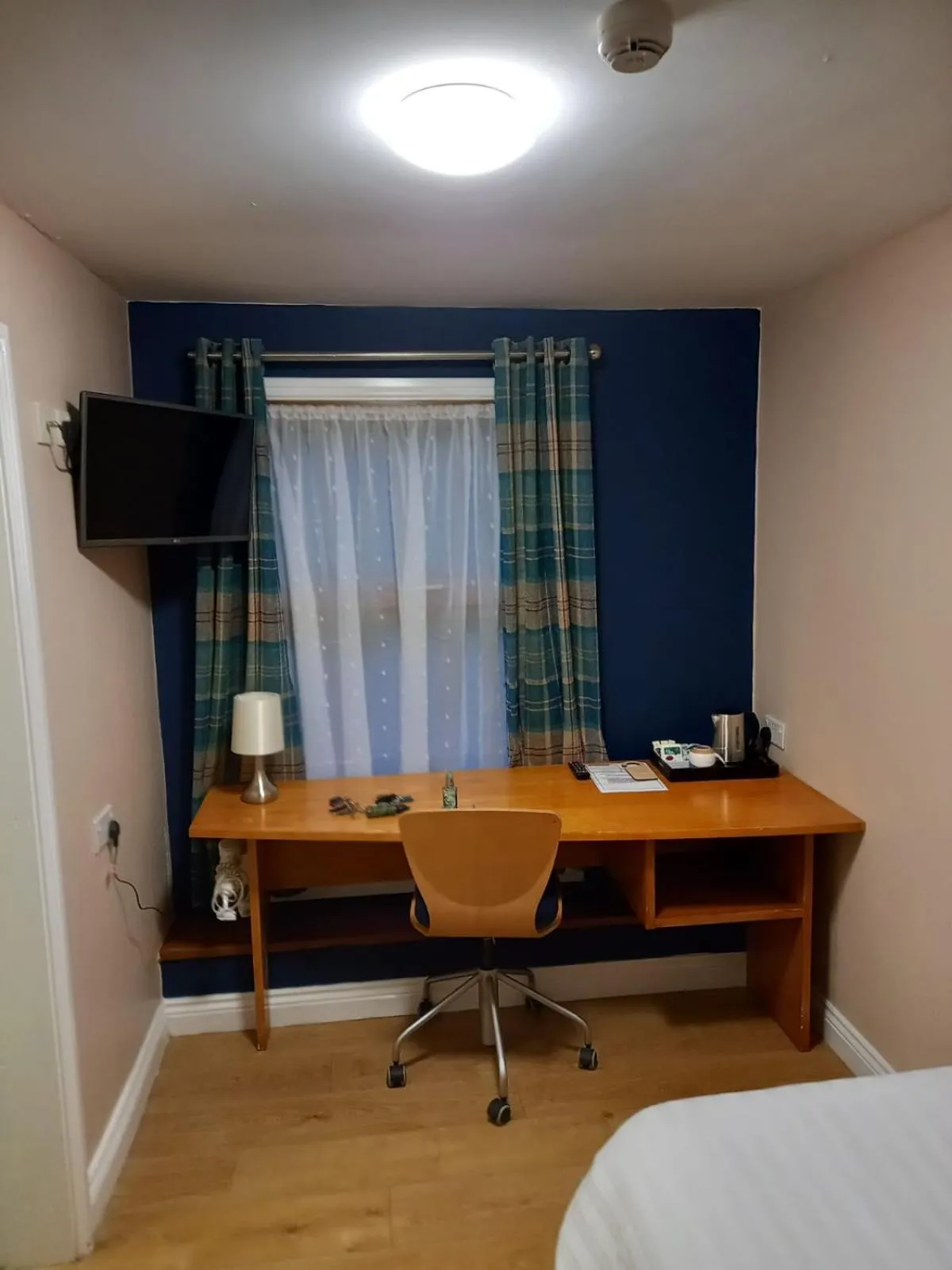 Bedroom in The Renishaw Rooms