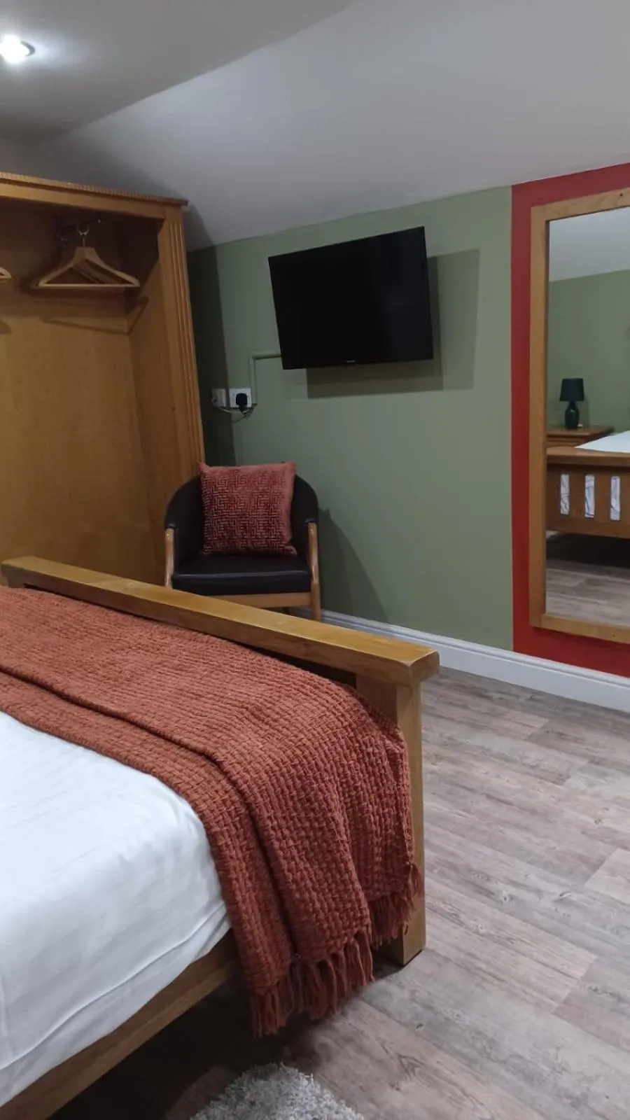 Bedroom, Bed in The Renishaw Rooms