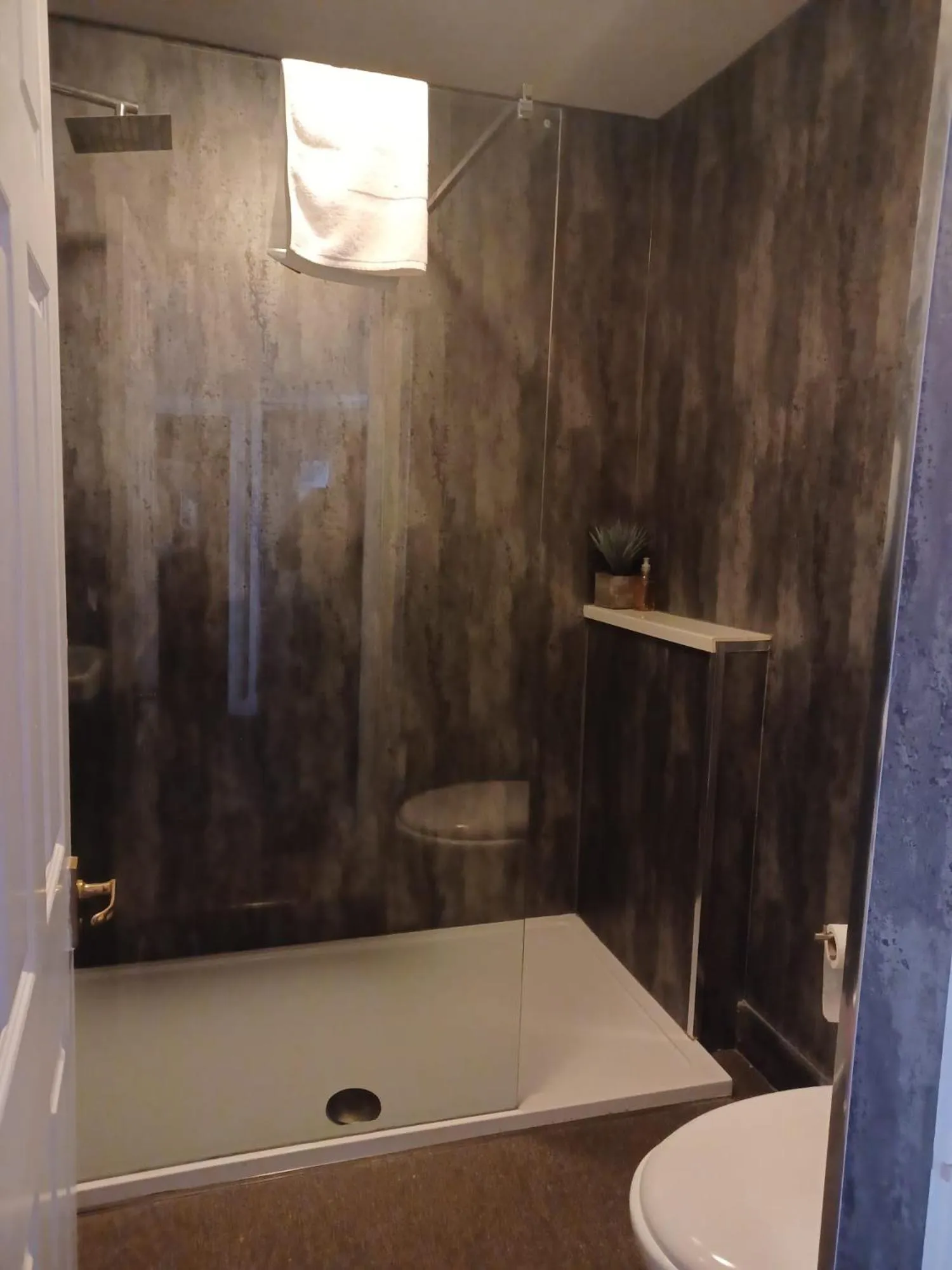 Shower in The Renishaw Rooms