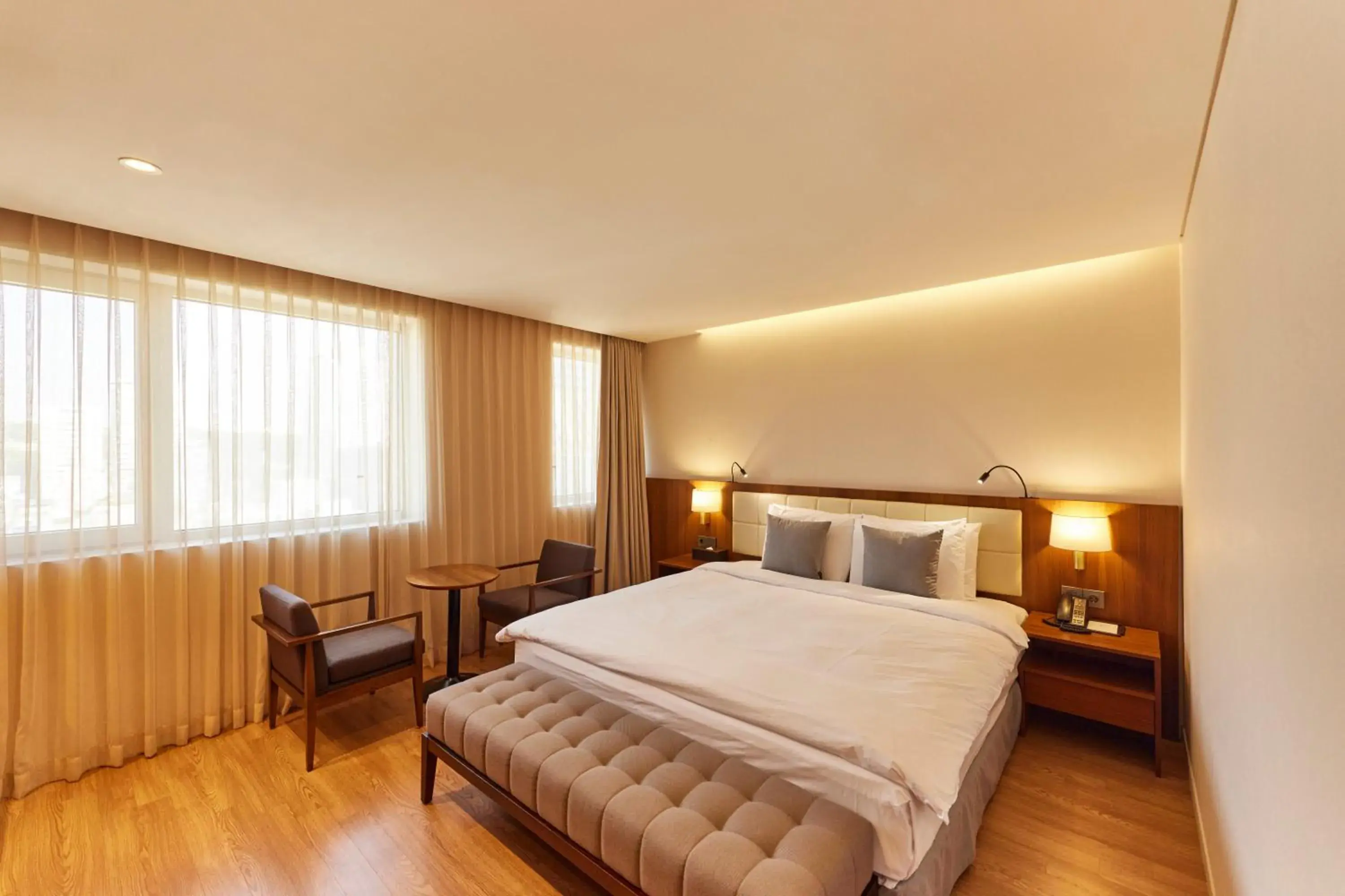 Deluxe Double Room in Hotel Uri& Deluxe Double Room in Hotel Uri&