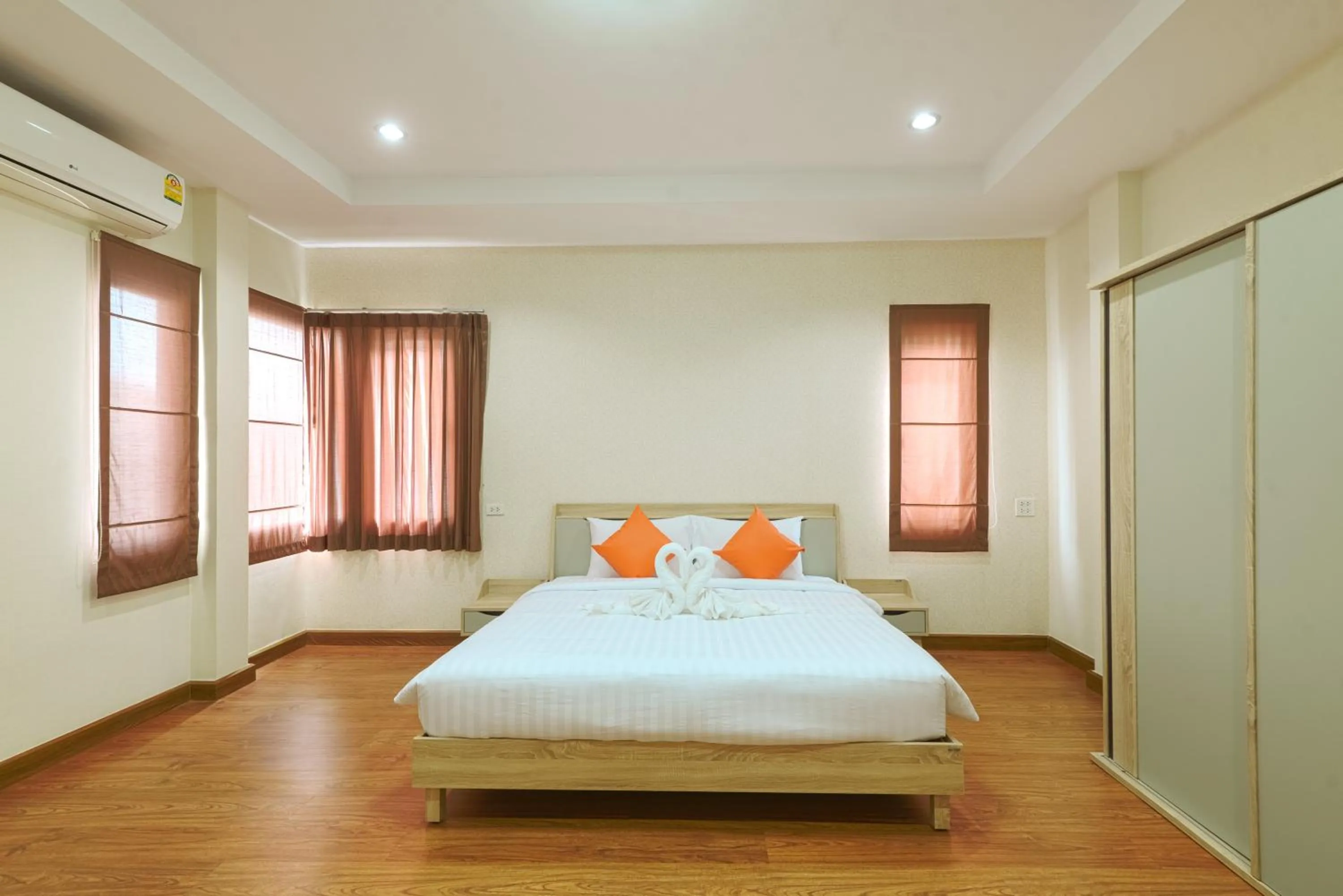 Bedroom, Bed in June Pool Villa