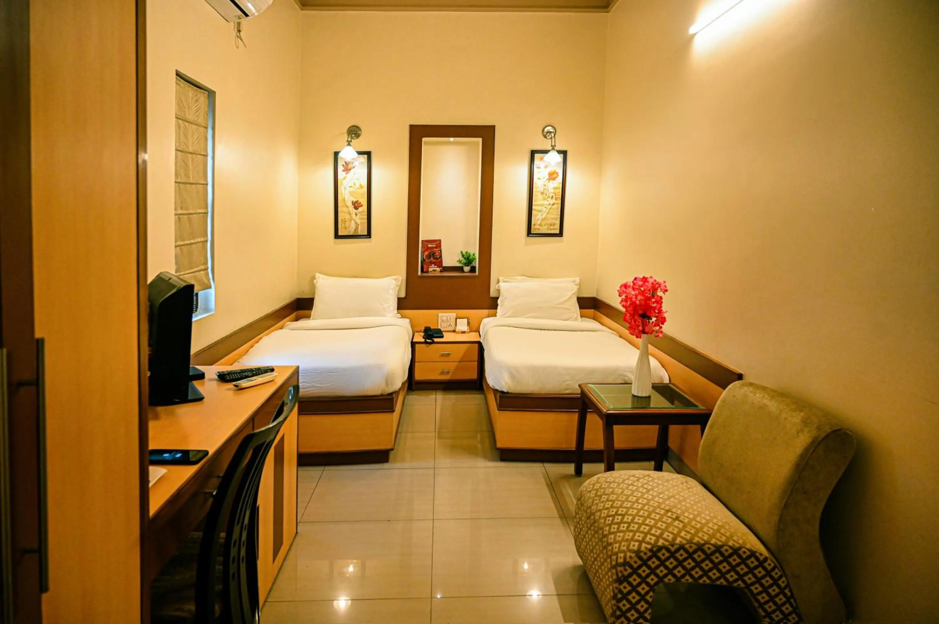 Bed in Hotel Cresent - Near Assi Ghat
