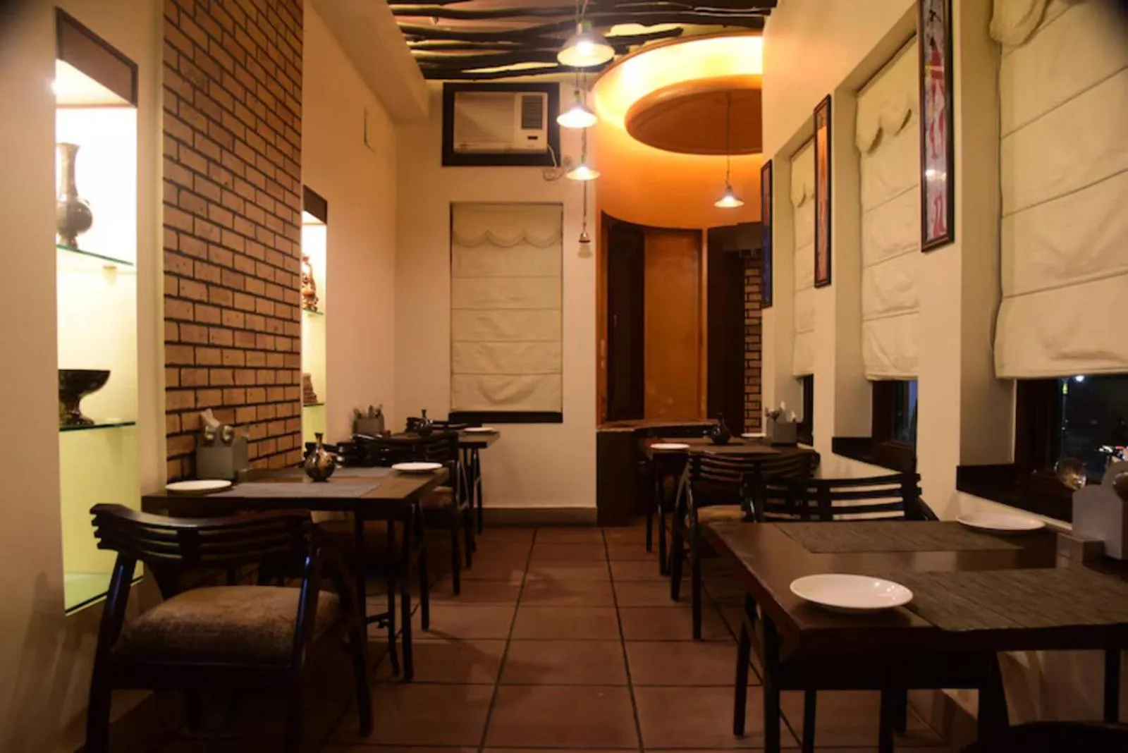 Restaurant/places to eat in Hotel Cresent - Near Assi Ghat