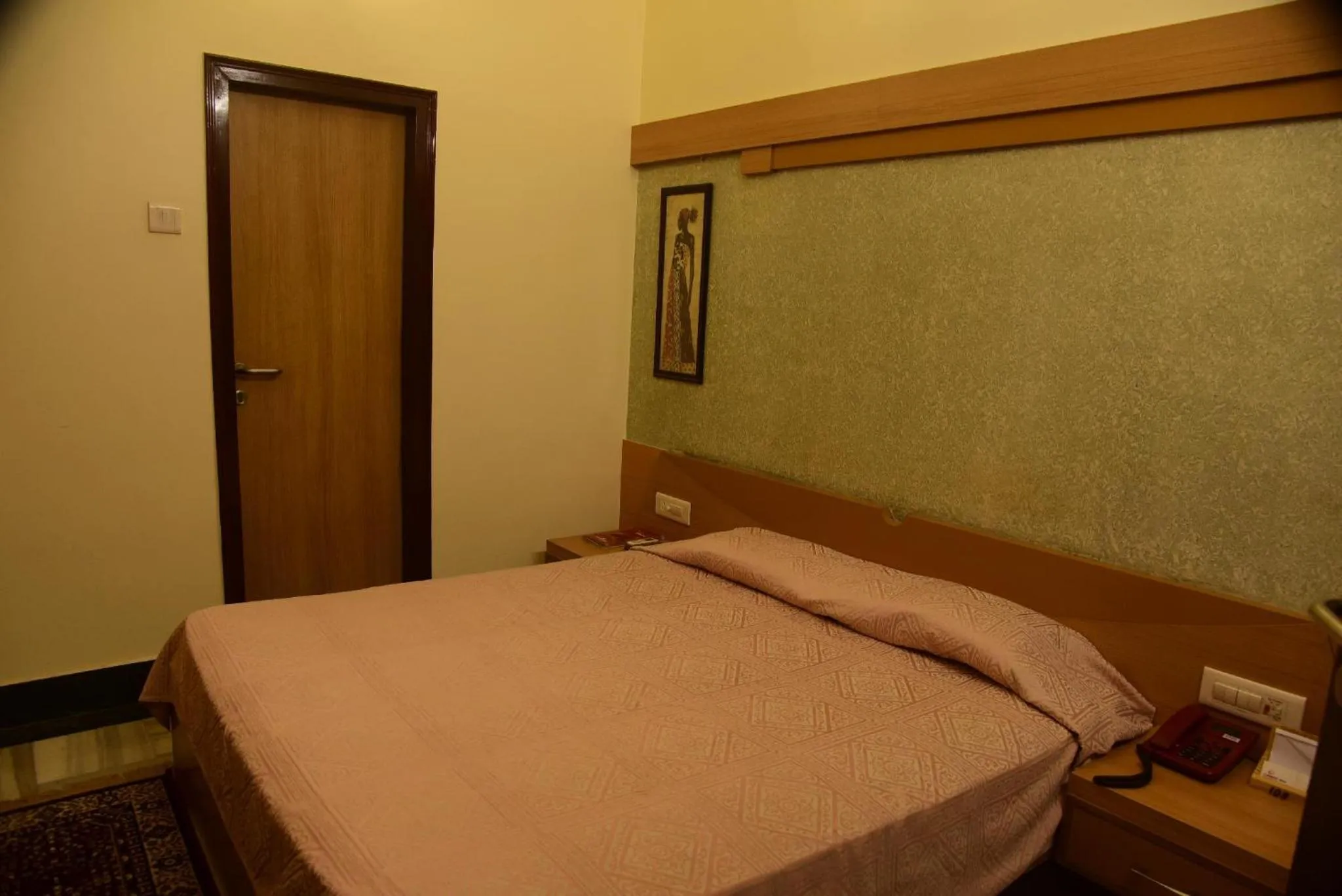 Bed in Hotel Cresent - Near Assi Ghat
